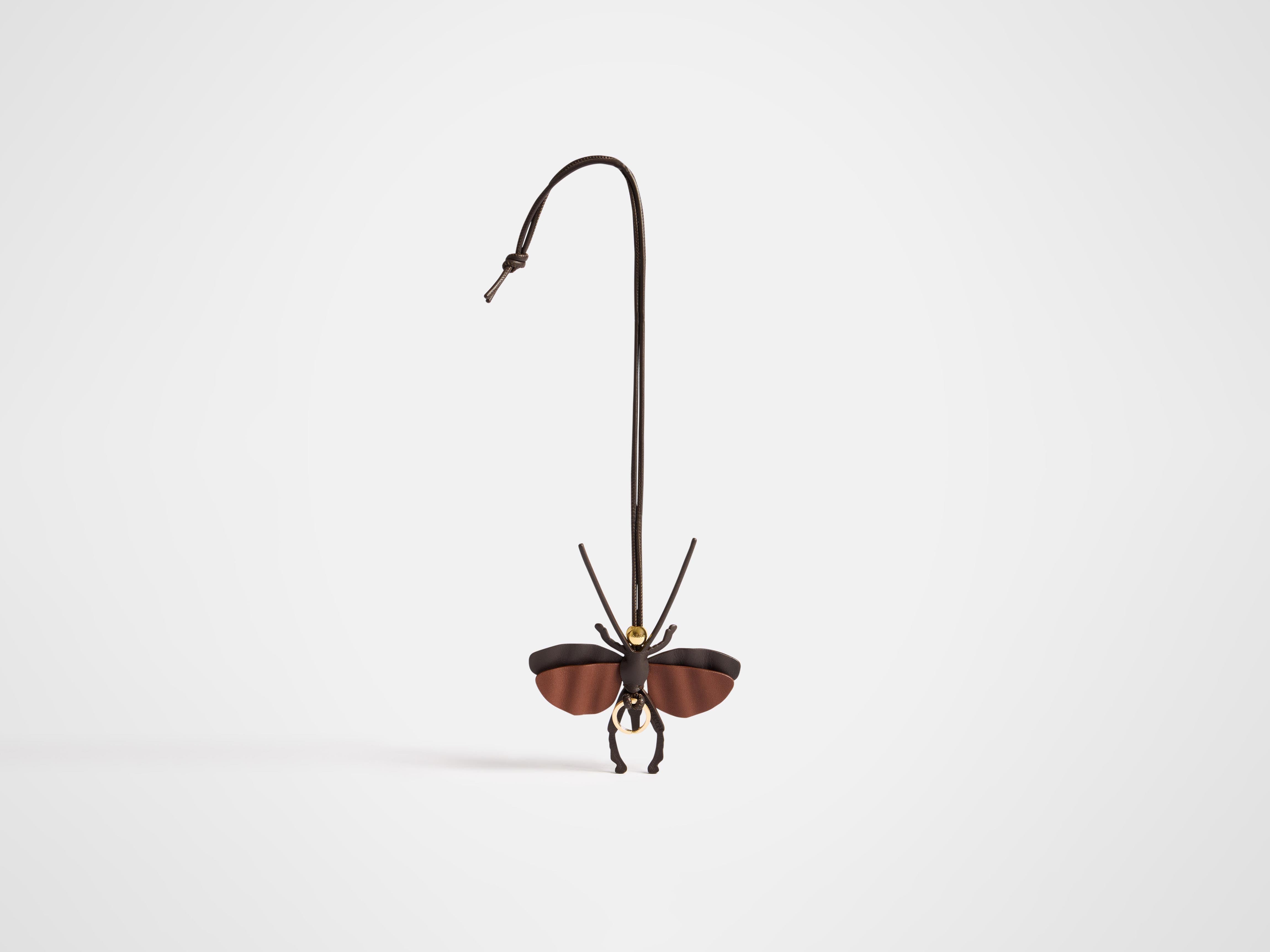 J.W.Anderson Moth Taschenanhänger Leder Schokobraun
