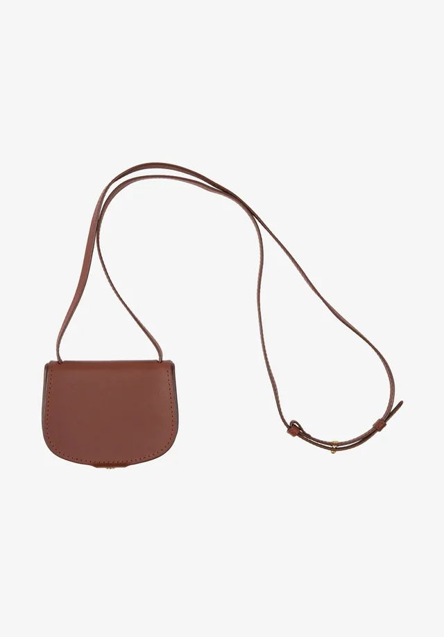 A.P.C. Jo Strap Portemonnaie Leder mit Riemen