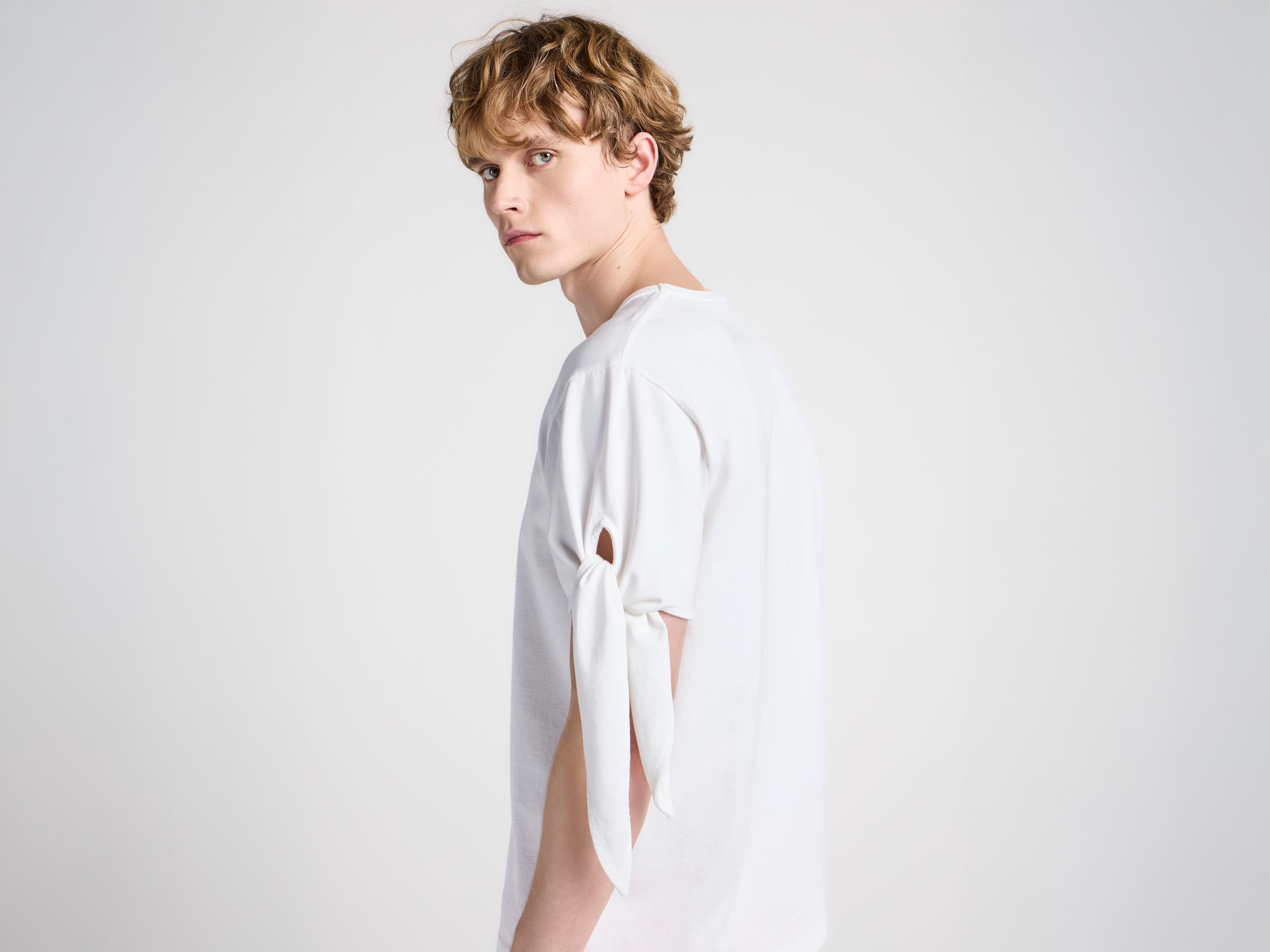 J.W. Anderson Shirts Knotted Sleeve T-Shirt Herren weiß