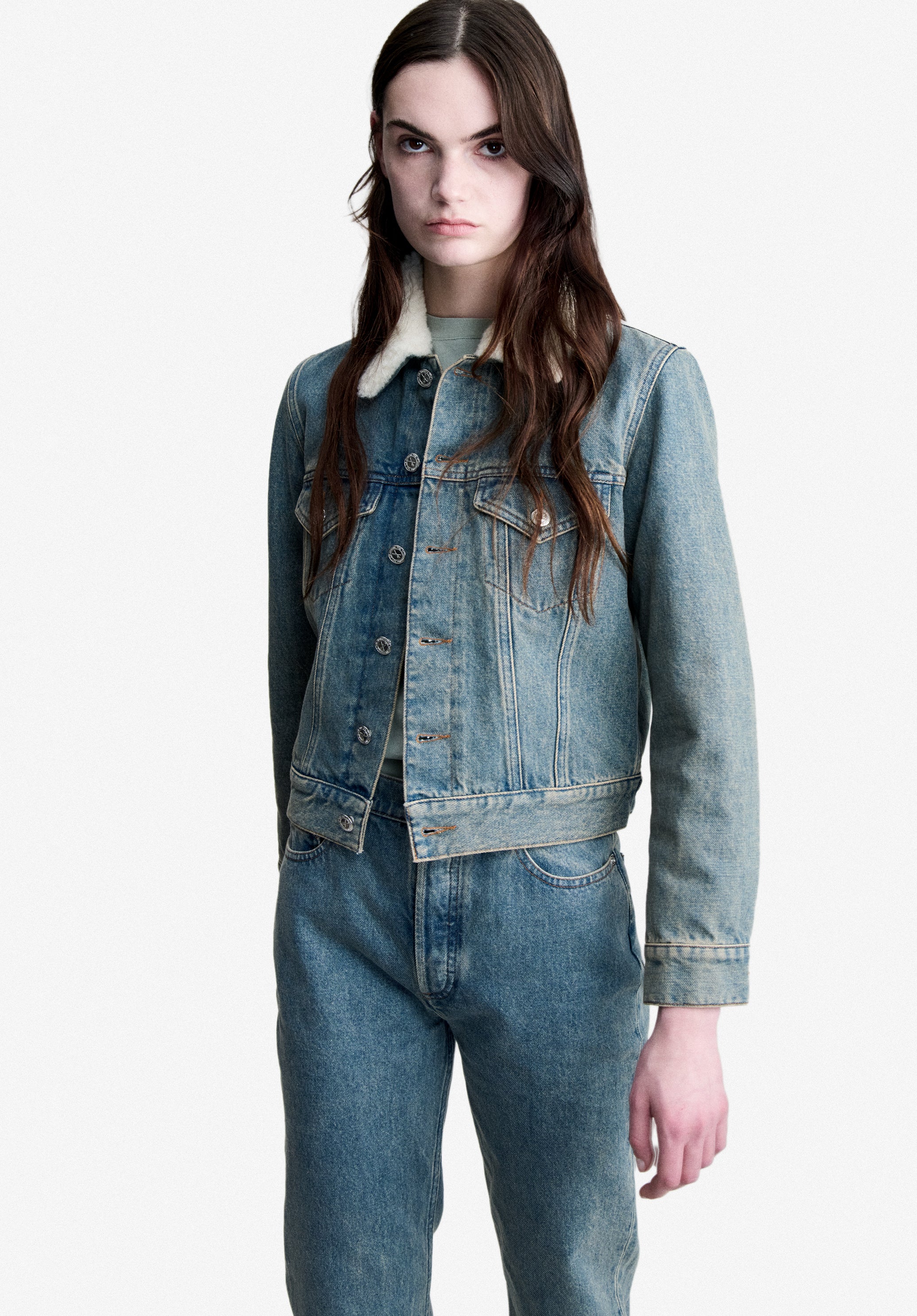 A.P.C. Jacke aus verwaschenem Indigo-Denim mit Kunstpelzkragen 38