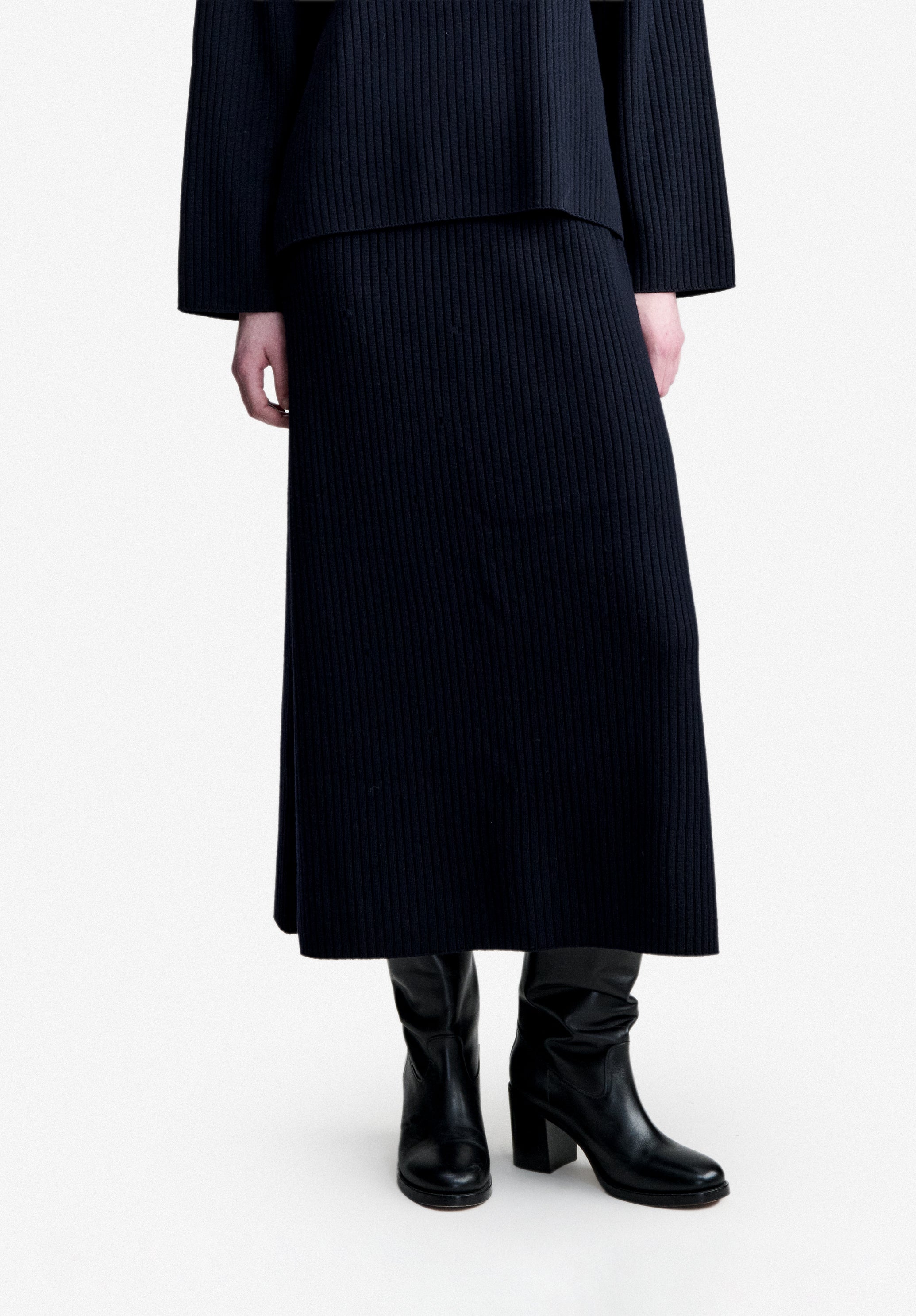 A.P.C. Rock Merinowolle marineblau lang M