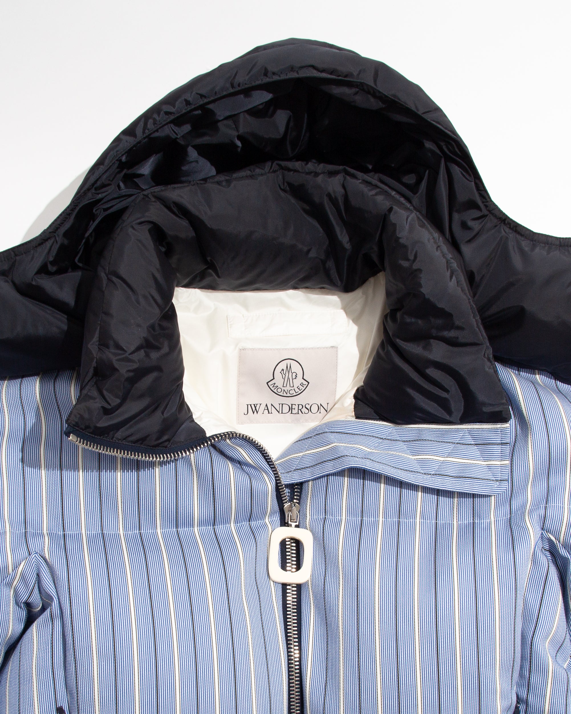 J.W.Anderson x Moncler Puffer Jacke Blau-Weiß