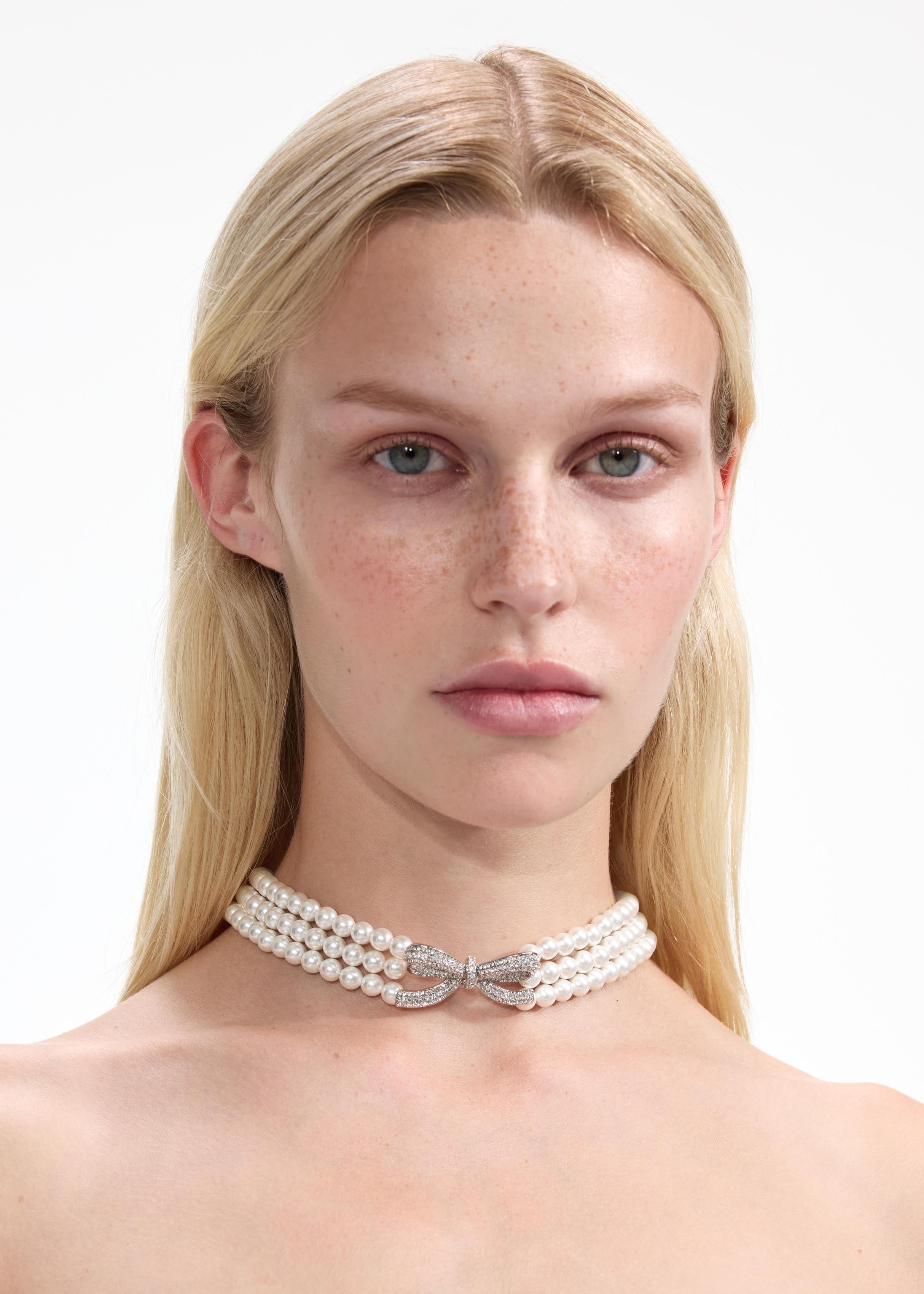 Self Portrait Pearl Bow Choker creme Perlen