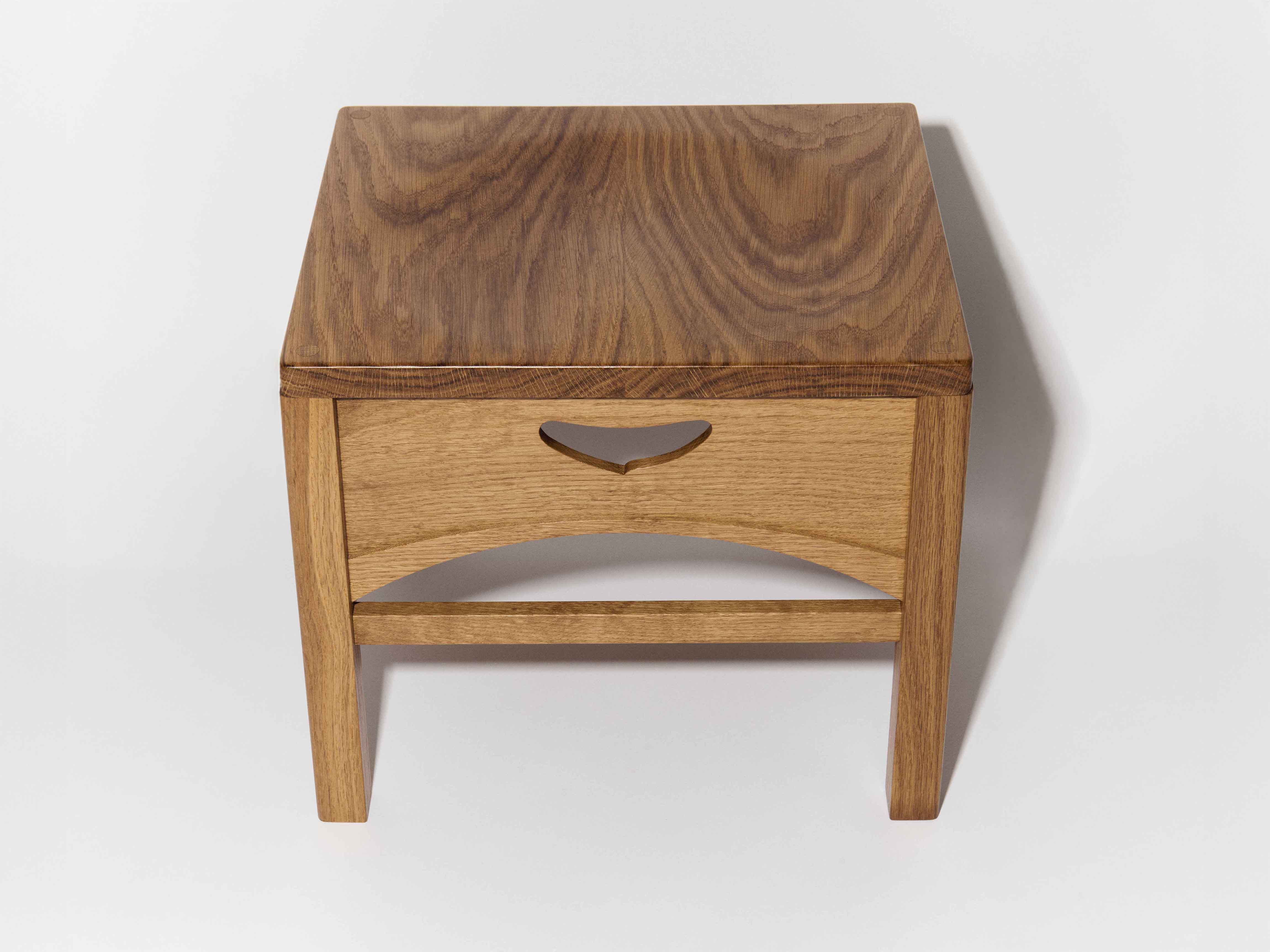 J.W. Anderson Mackintosh Hocker Eiche geölt Holz