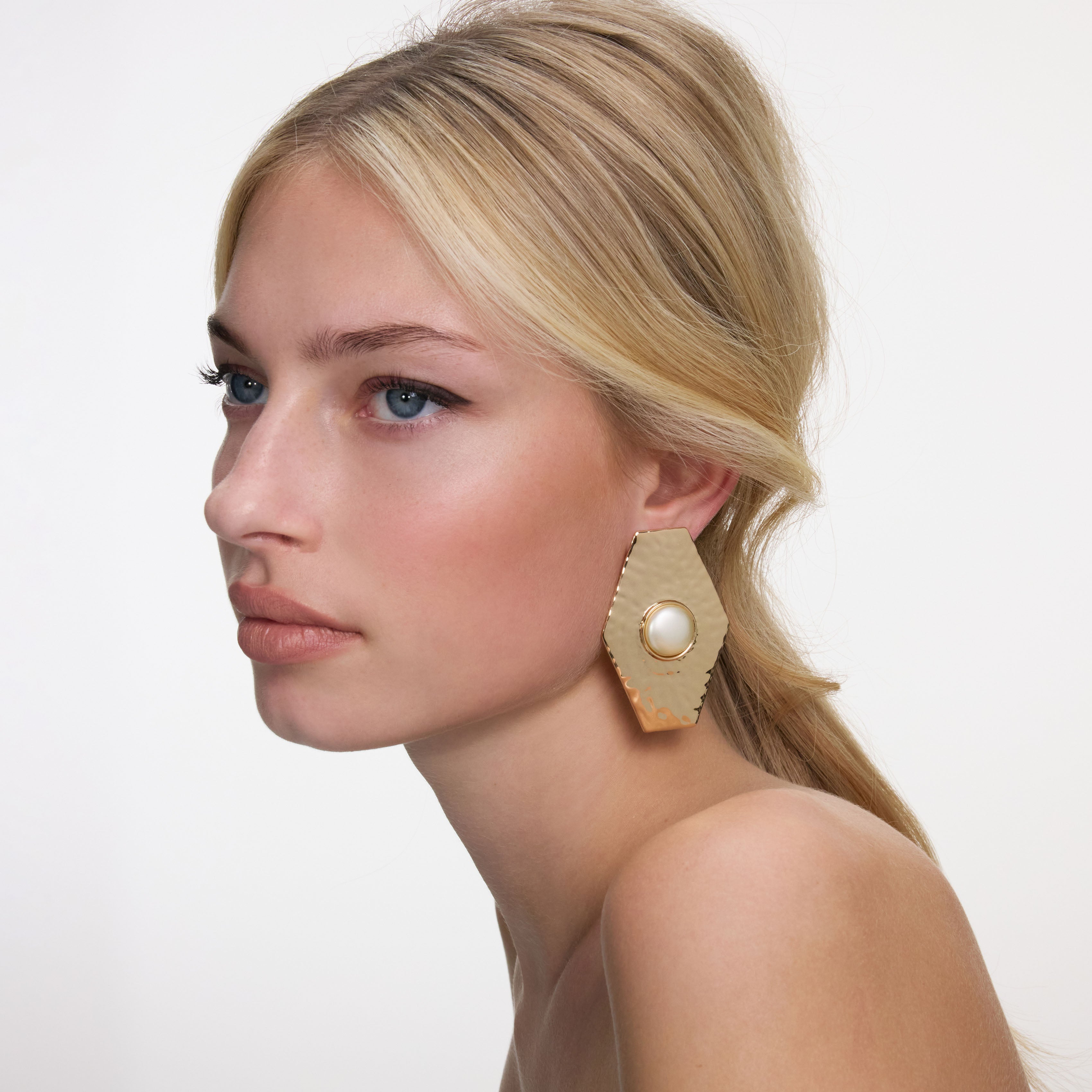 Self Portrait Large Hammered Gold Pearl Ohrstecker Gold Perle