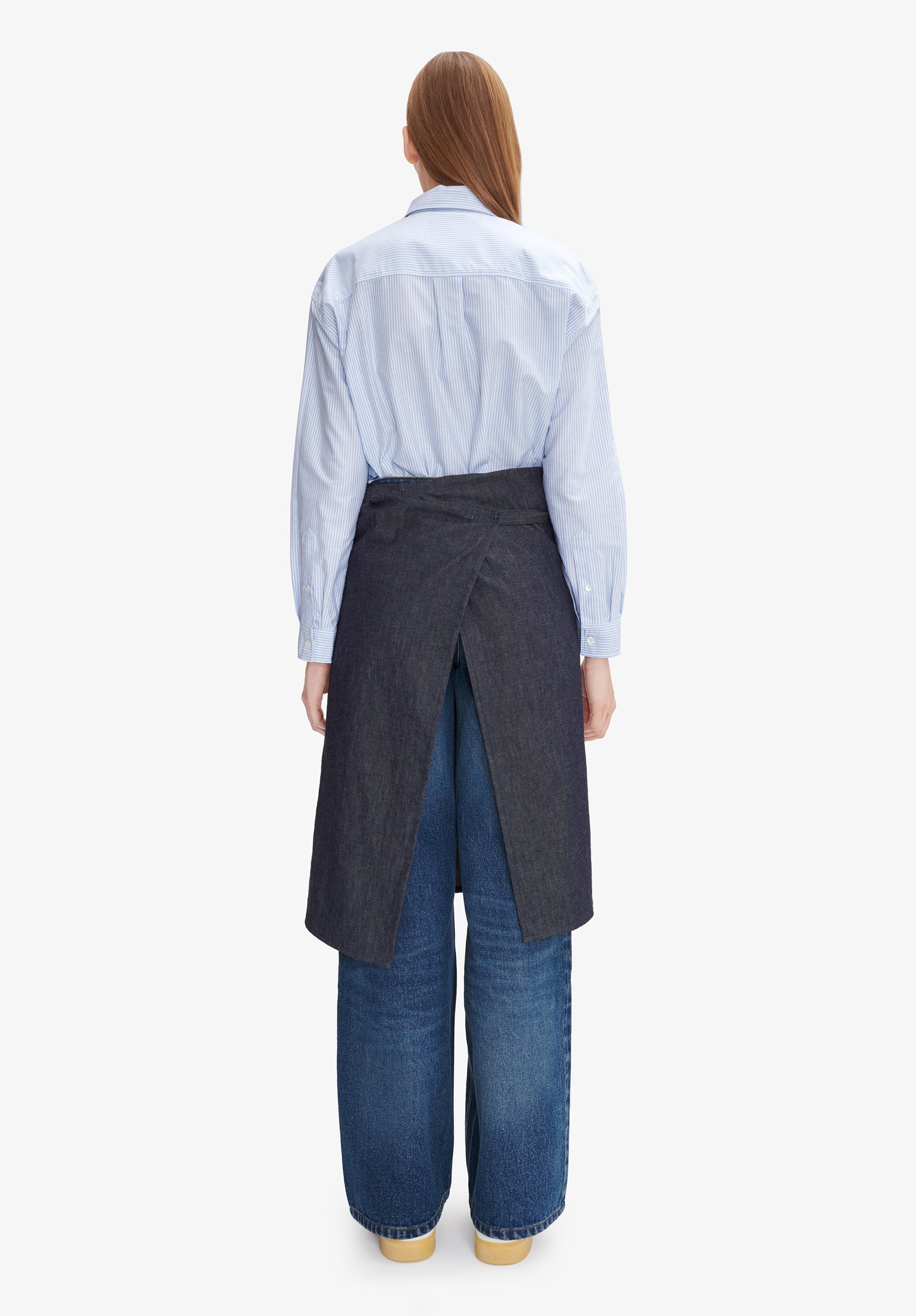 A.P.C. Schürze TU mit Tasche und Gold-Stickerei