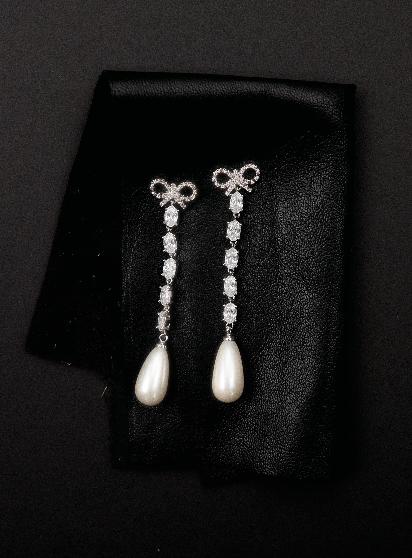 Self Portrait Bow Pearl Droplet Ohrringe Silber Kristall