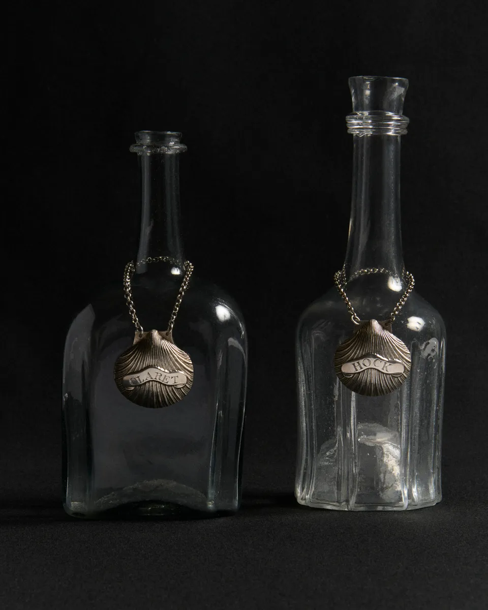 J.W. Anderson George III Shell Wine Label Claret Silber
