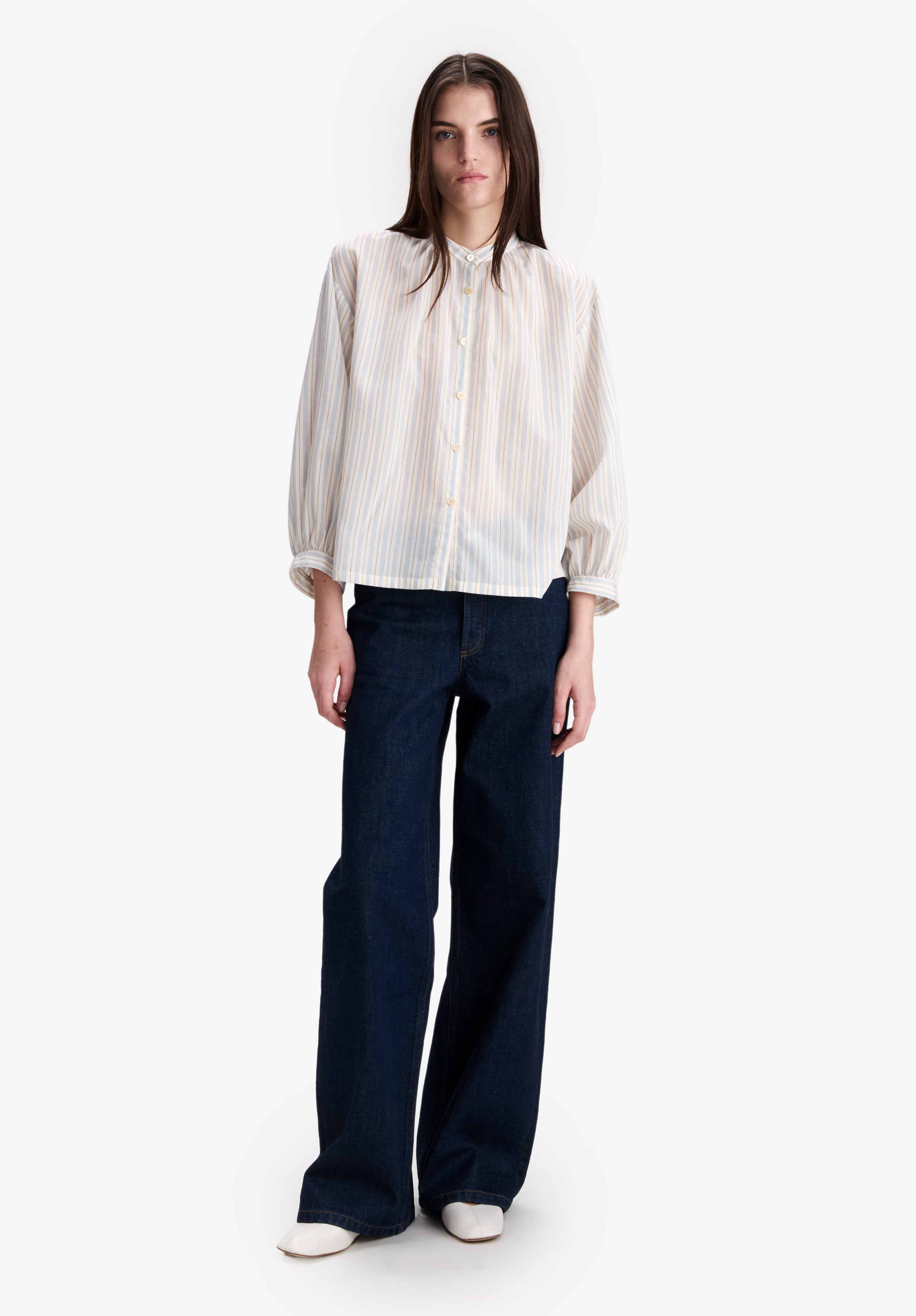 A.P.C. Bluse Ecru Stehkragen Perlmuttknöpfe