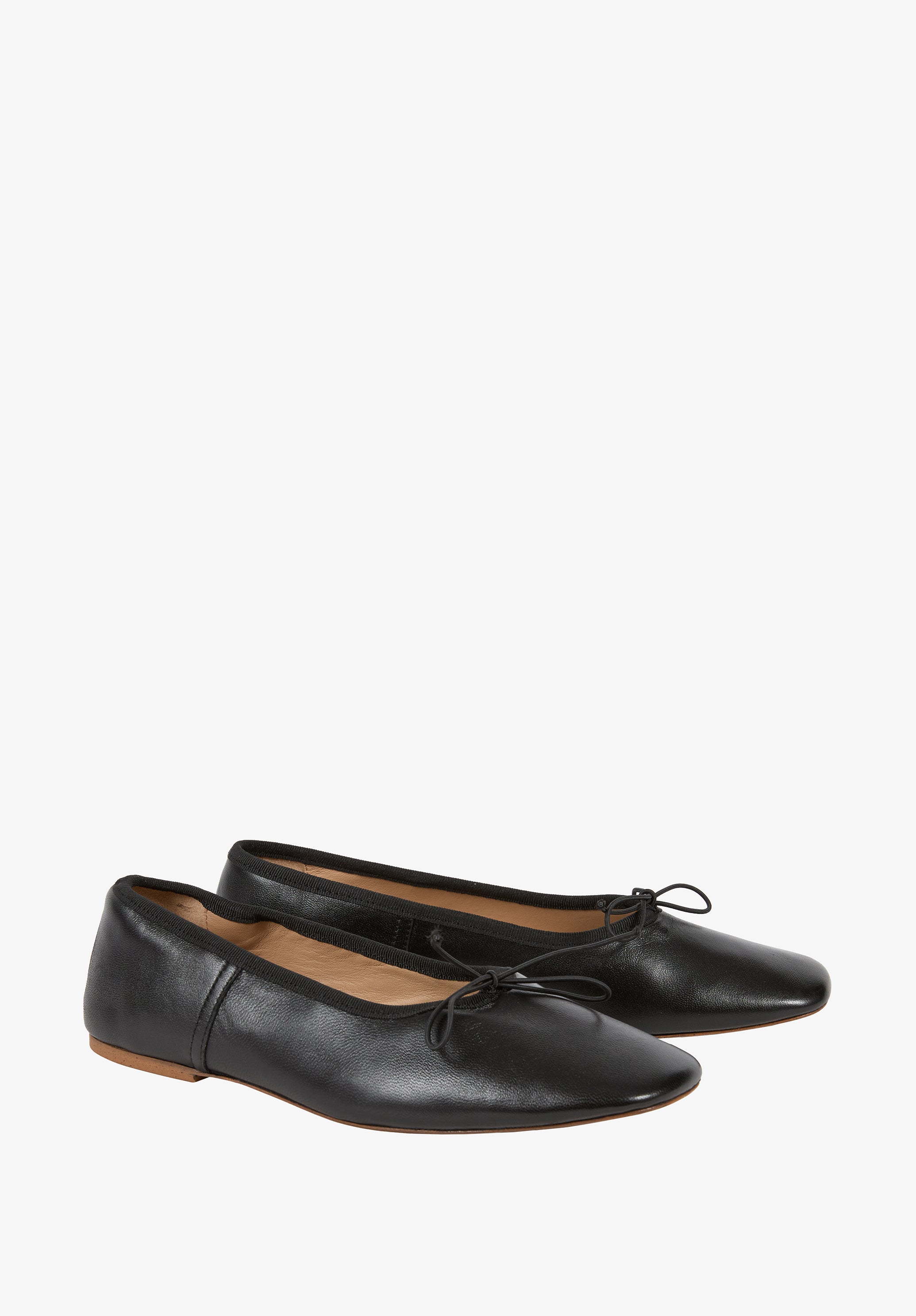 A.P.C. Ballerinas Glattleder Eckspitze Gr. 35-41