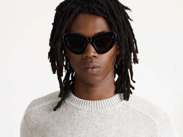 J.W.Anderson JWA06 Butterfly Sonnenbrille Schwarz