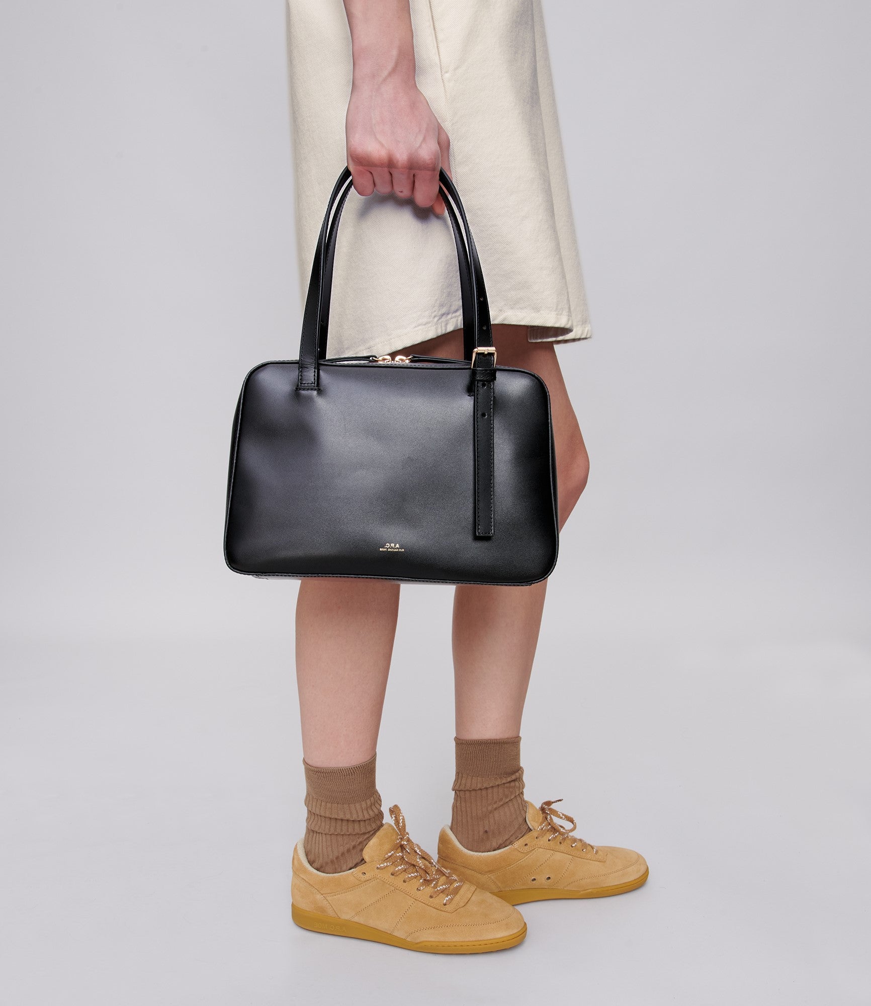 A.P.C. Virginie Box Tasche TU Glattleder Gold-Schnallen
