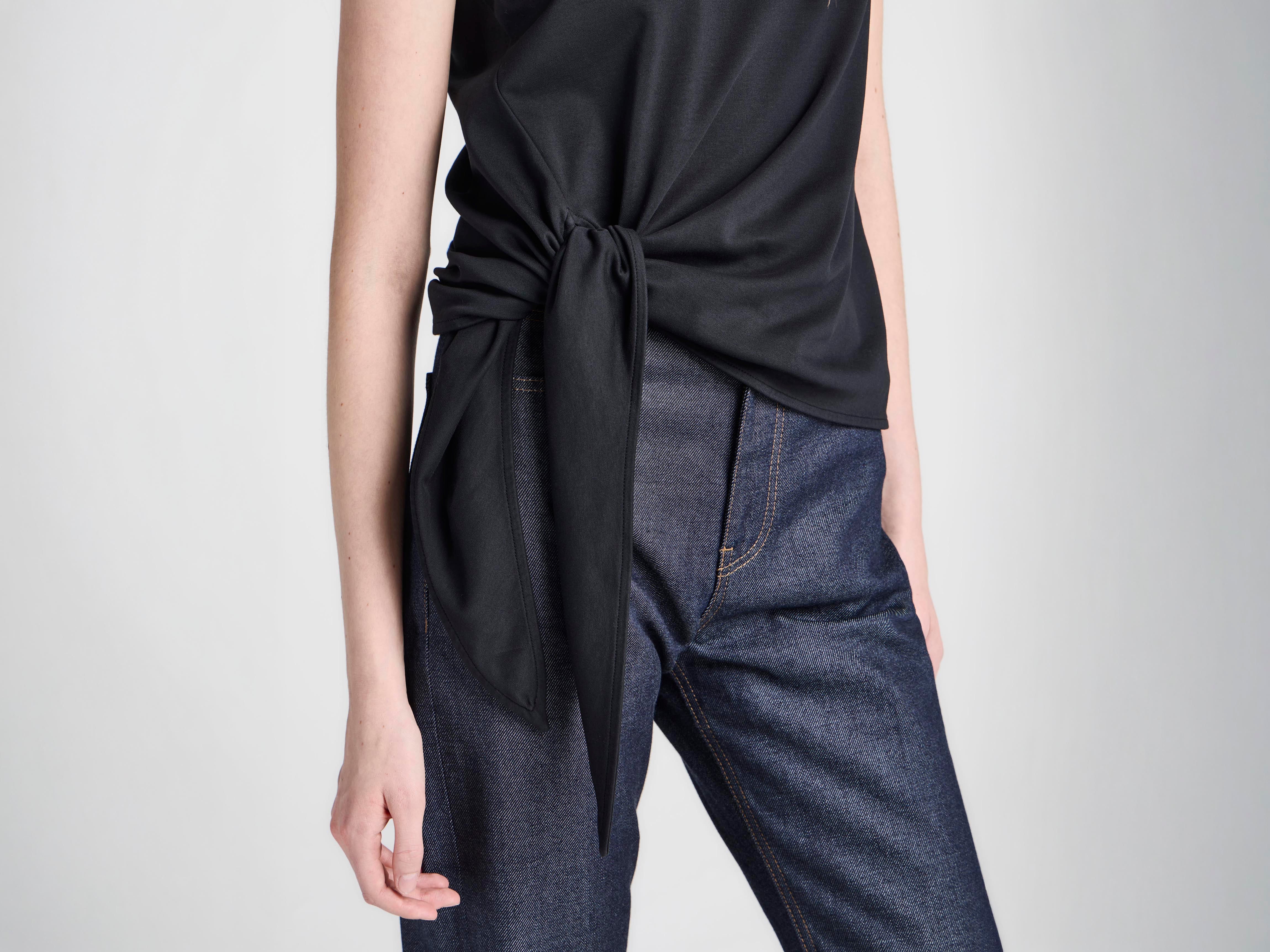 J.W. Anderson T-Shirts Hem Knot Tank Top Damen schwarz