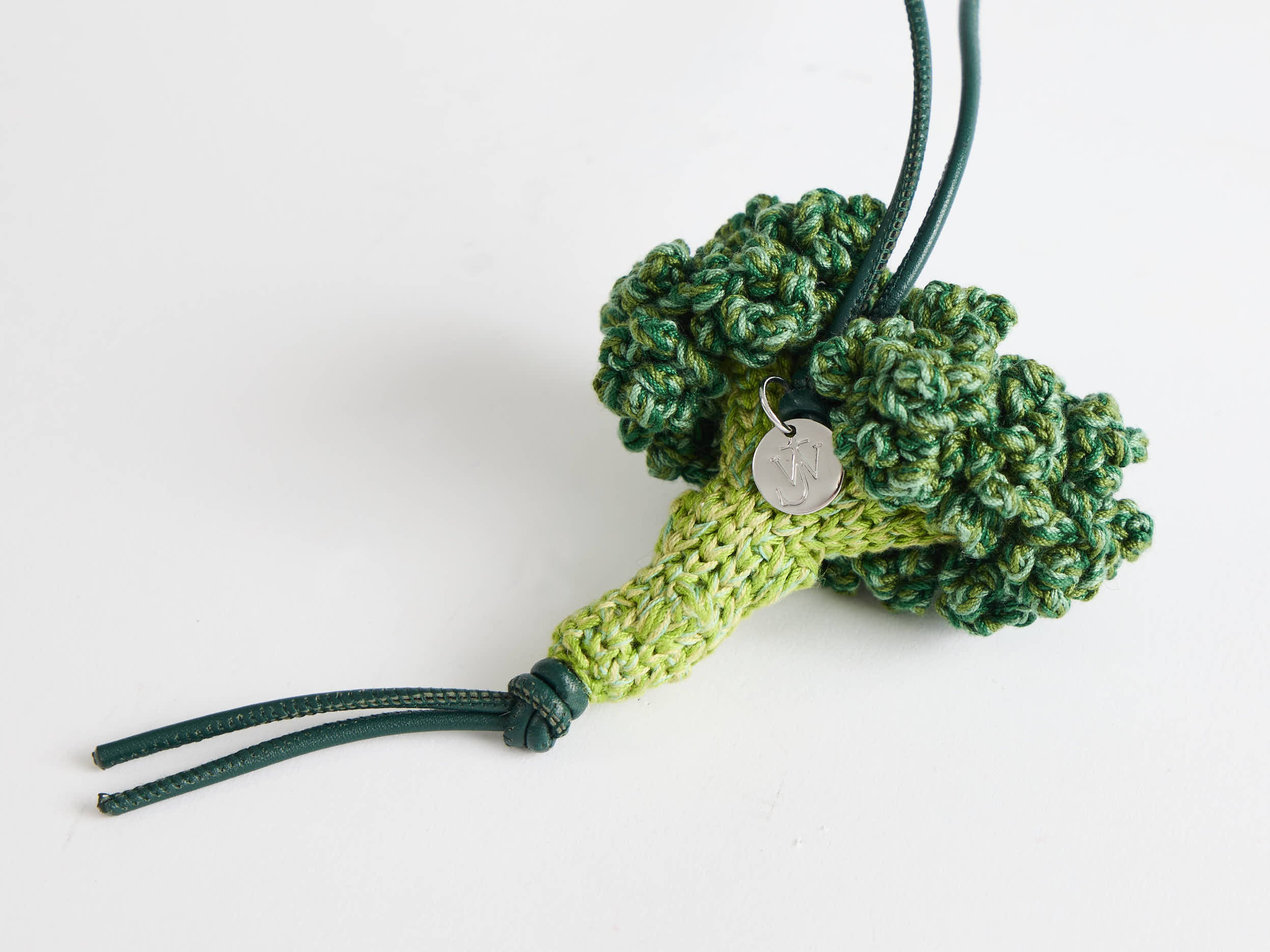 J.W. Anderson Broccoli Charm Anhänger gehäkelt