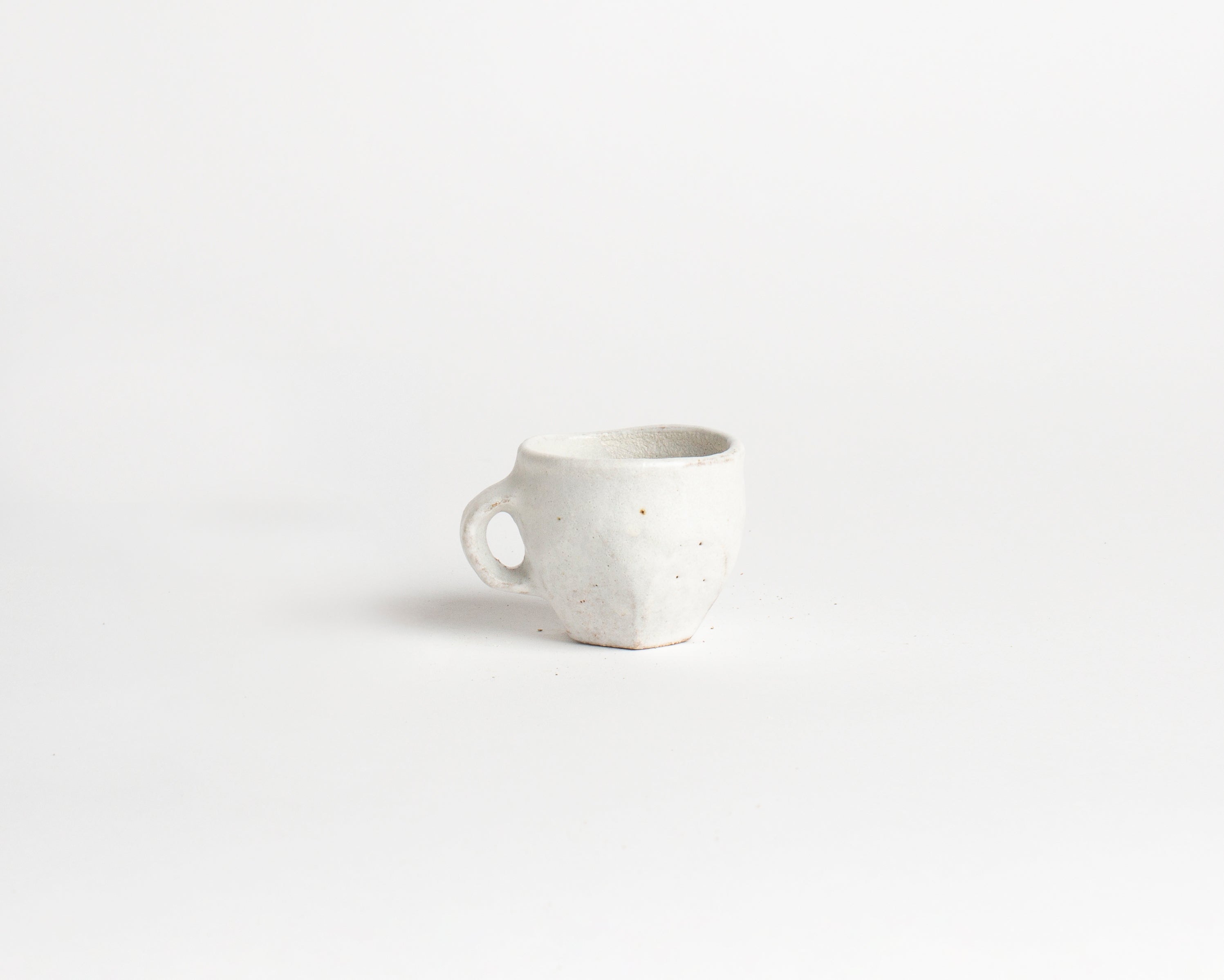 J.W.Anderson Akiko Espressotasse Faceted White Steinzeug