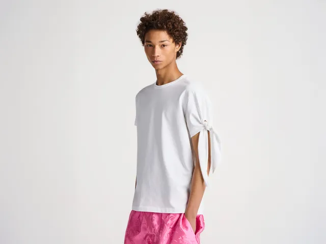 J.W. Anderson Shirts Knotted Sleeve T-Shirt Herren weiß