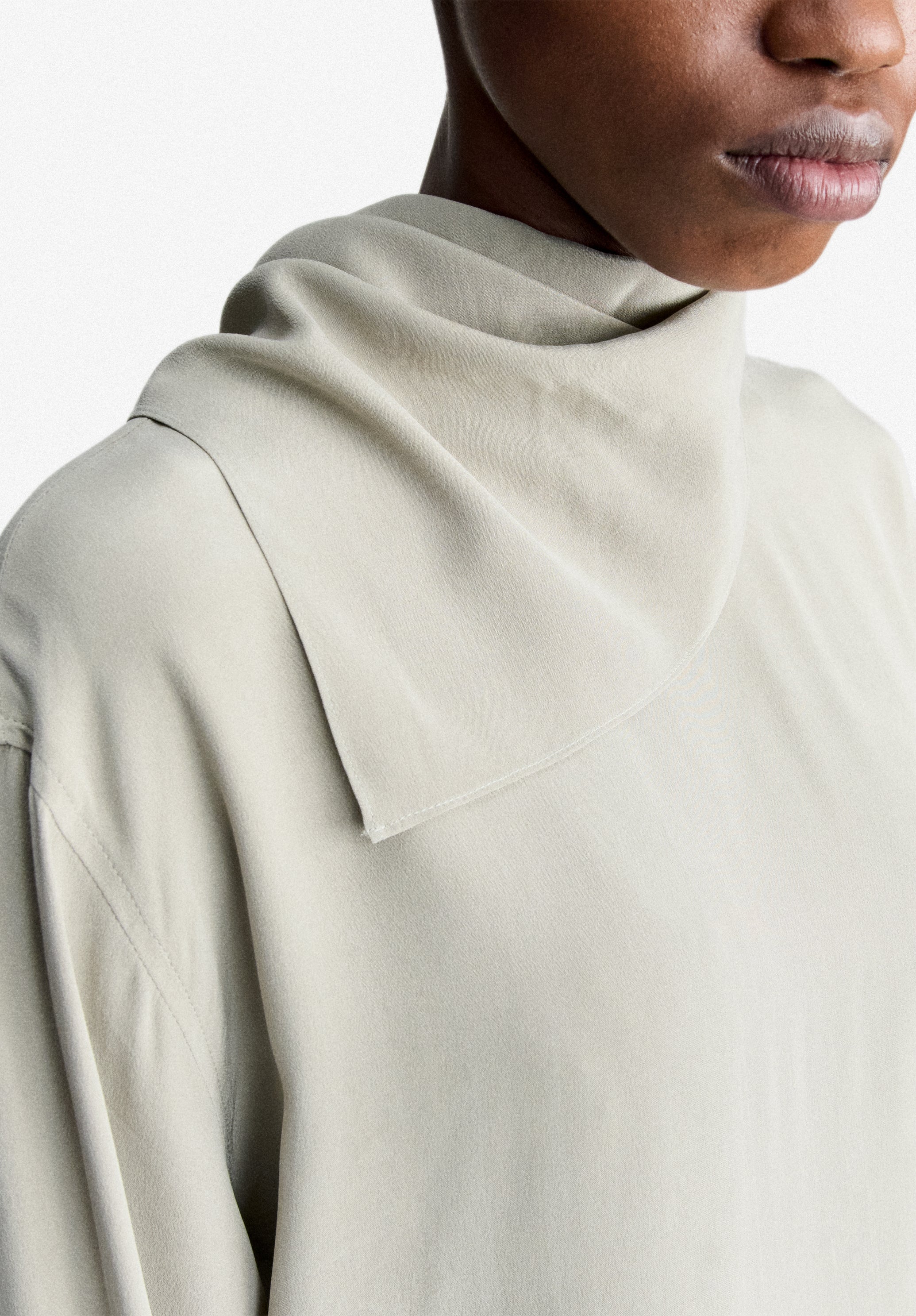 A.P.C. Seidenbluse Mandelgrün Schluppenbluse 38 Seide