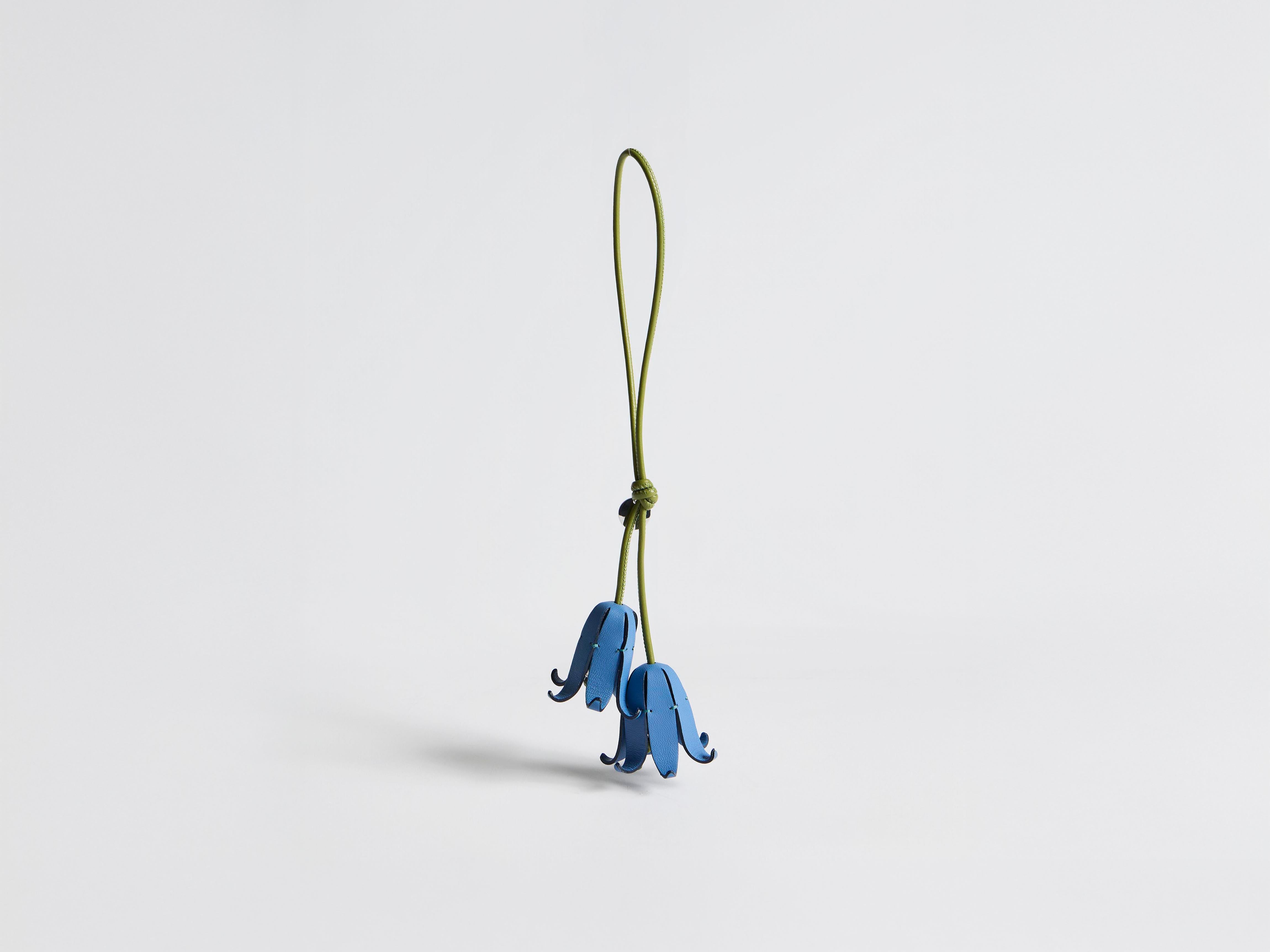 J.W.Anderson Bluebell Charm Blau Grün Leder Anhänger Blume
