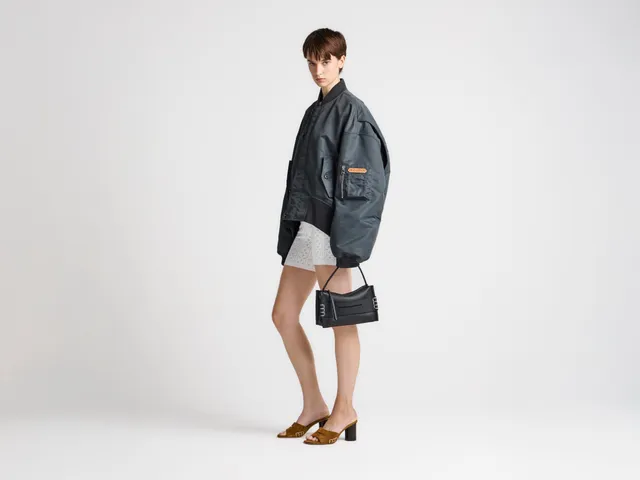 J.W.Anderson Coats Oversized Bomberjacke Damen Grau Nylon