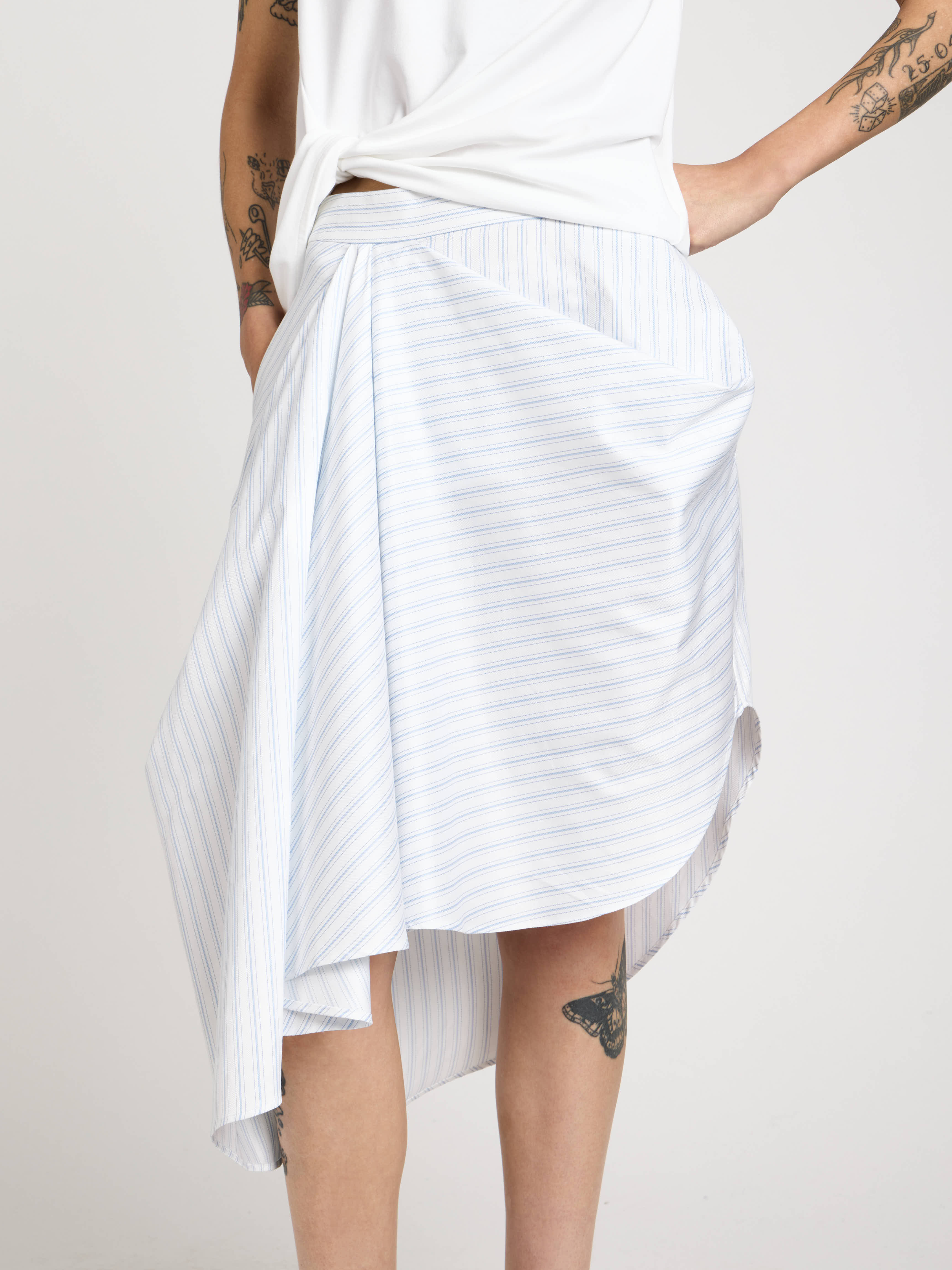 J.W. Anderson Asymmetric Draped Rock Weiss Blau Streifen