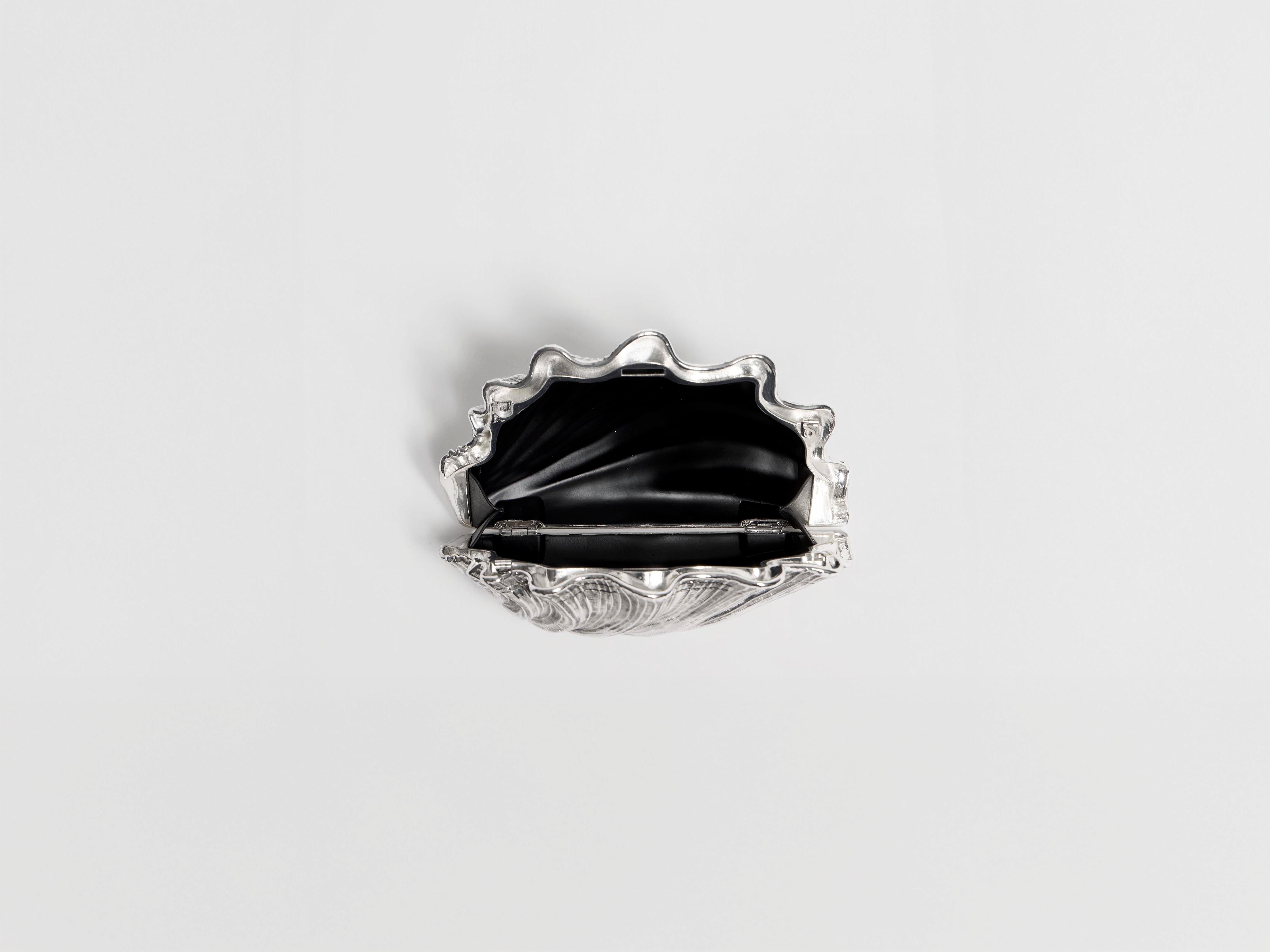 J.W.Anderson Shell Clutch Vintage Silver 3D Harz Kette