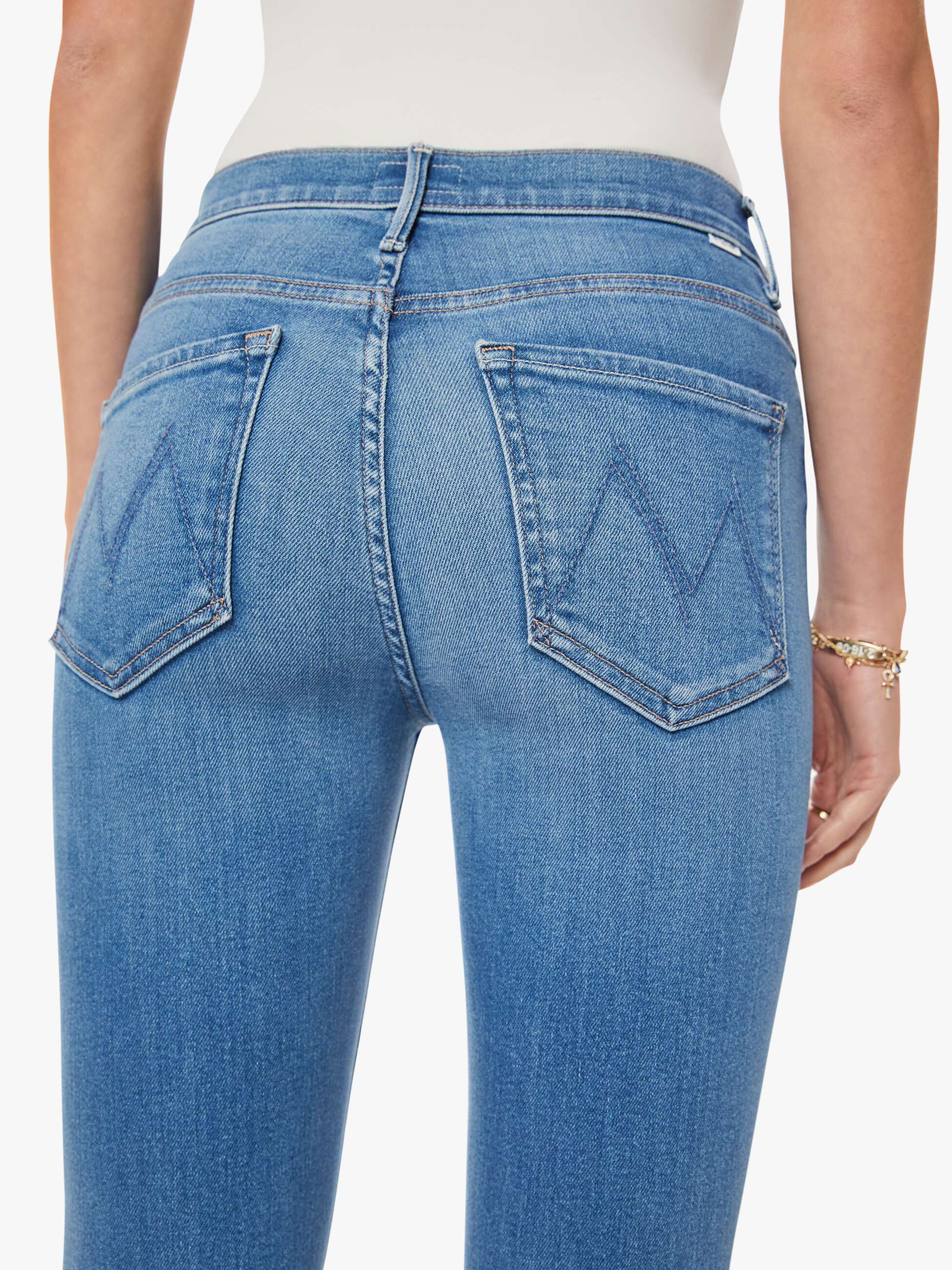 Mother Weekender Layover Flare Jeans Mittelblau Stretch