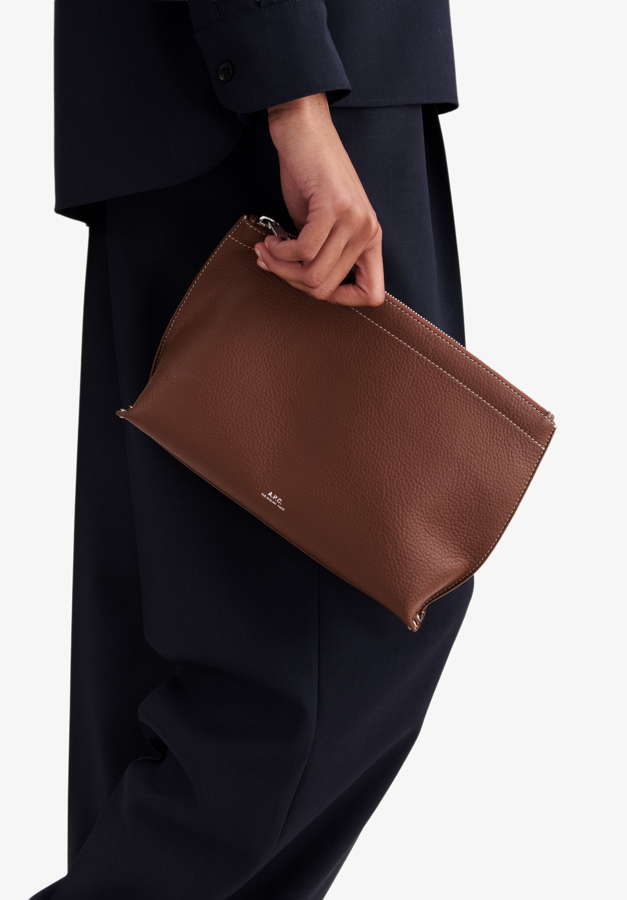 A.P.C. Neige Clou Clutch Leder genarbt TU