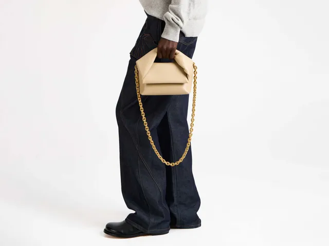 J.W.Anderson Twister Tasche Leder Taupe Medium