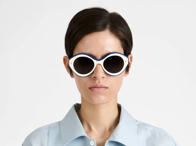 J.W.Anderson JWA07 Bumper Sonnenbrille Weiß Blau Rund