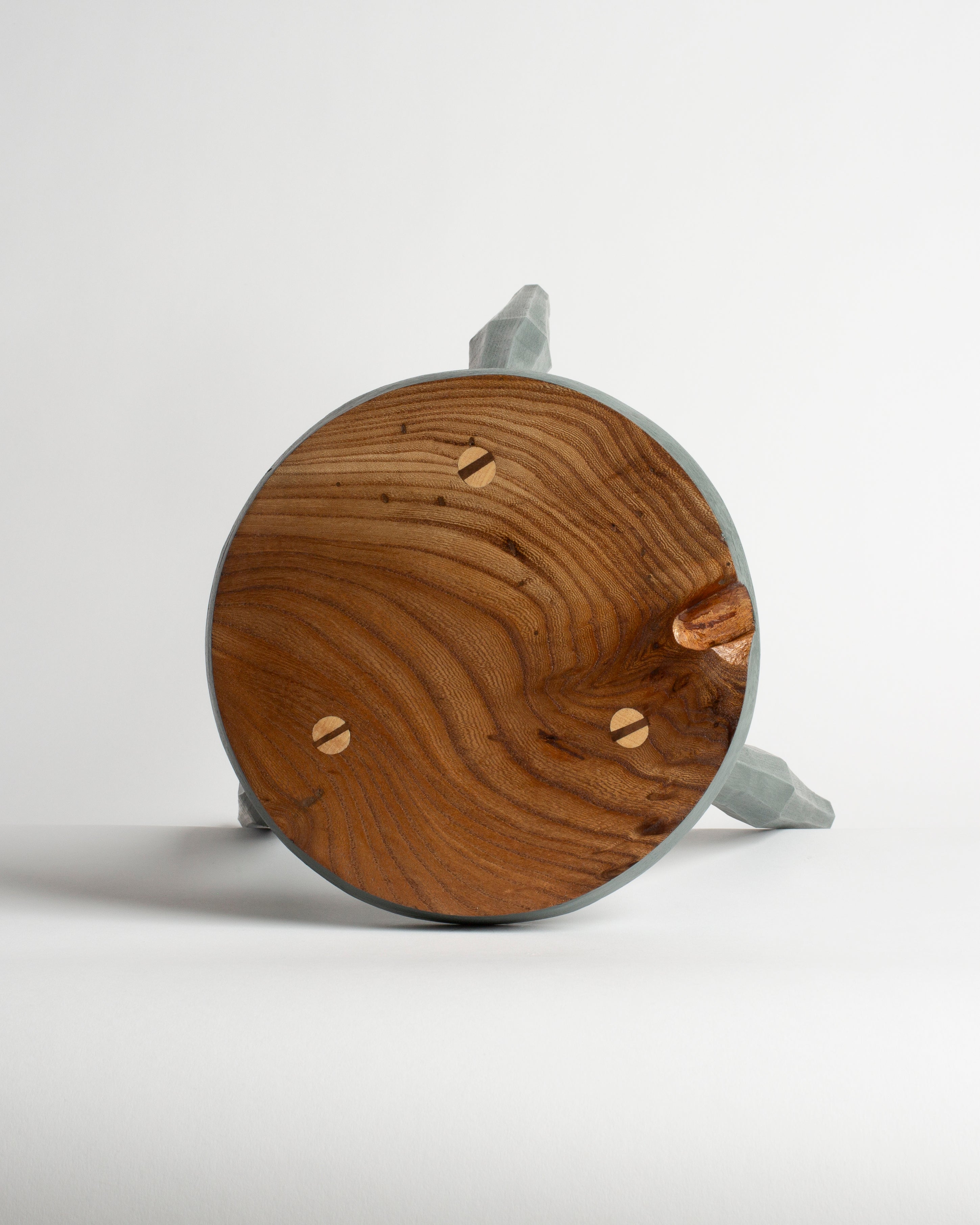 J.W.Anderson Furniture Sussex Elm Hocker Grün Holz