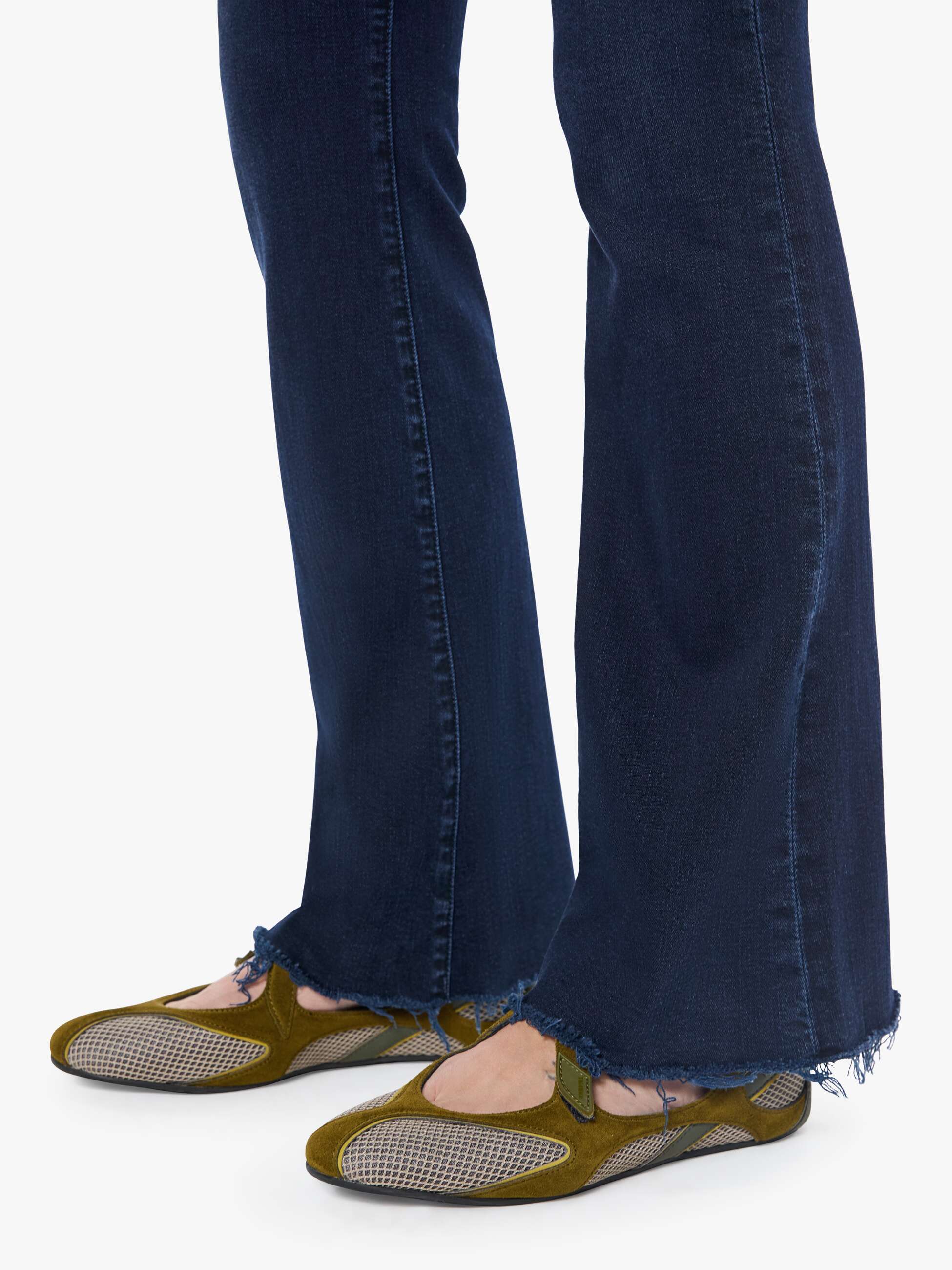 Mother Weekender Fray Flare Jeans Chip On My Shoulder