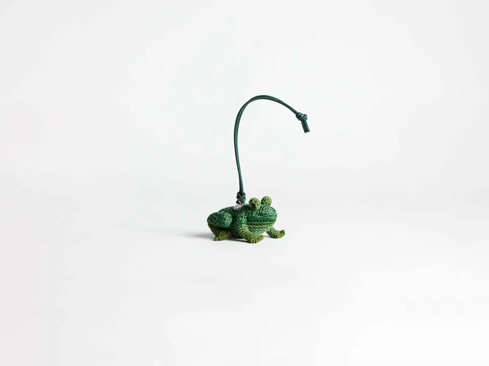 J.W.Anderson Frog Charm Taschenanhänger Handgehäkelt