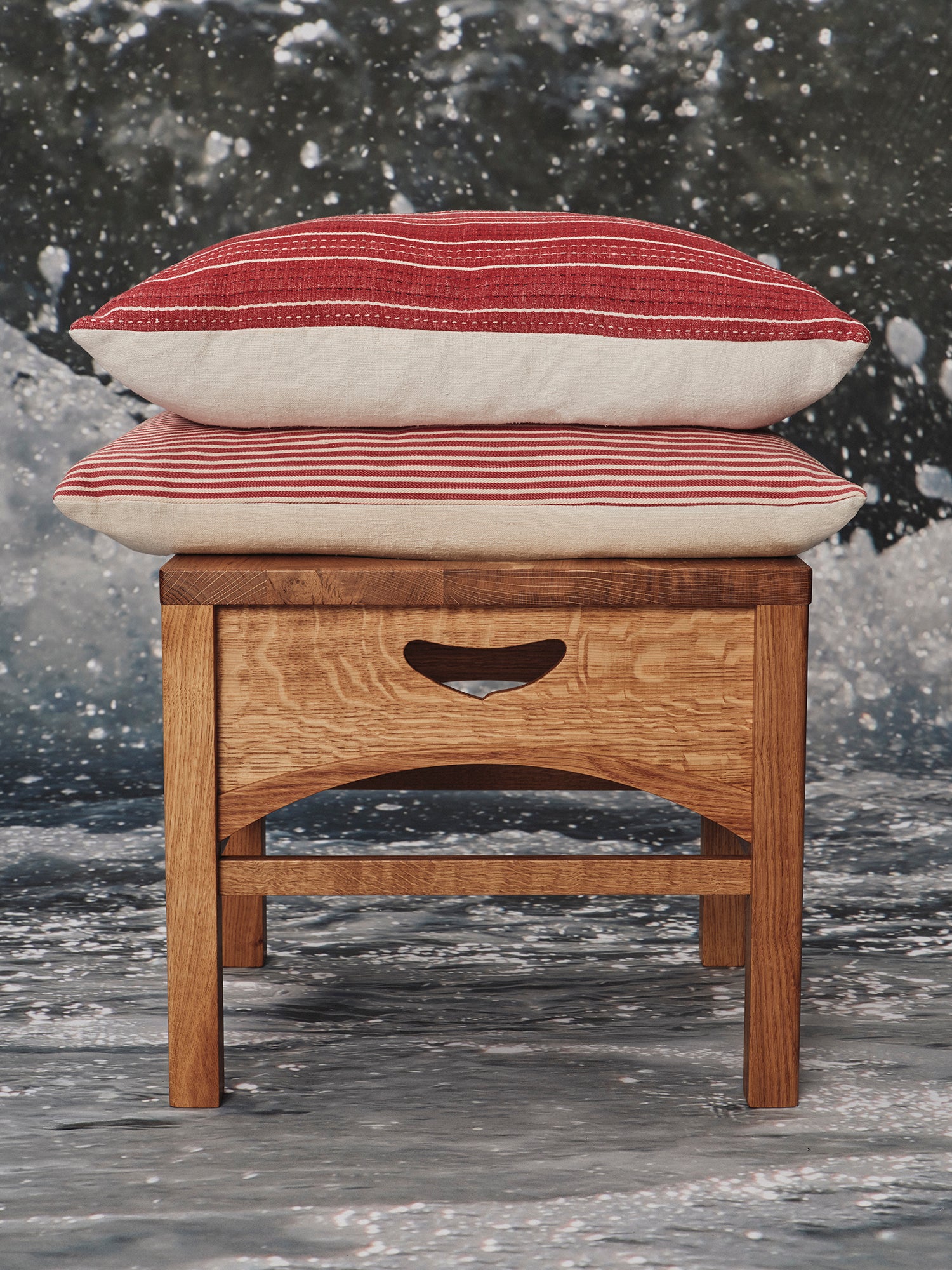 J.W. Anderson Mackintosh Hocker Eiche geölt Holz