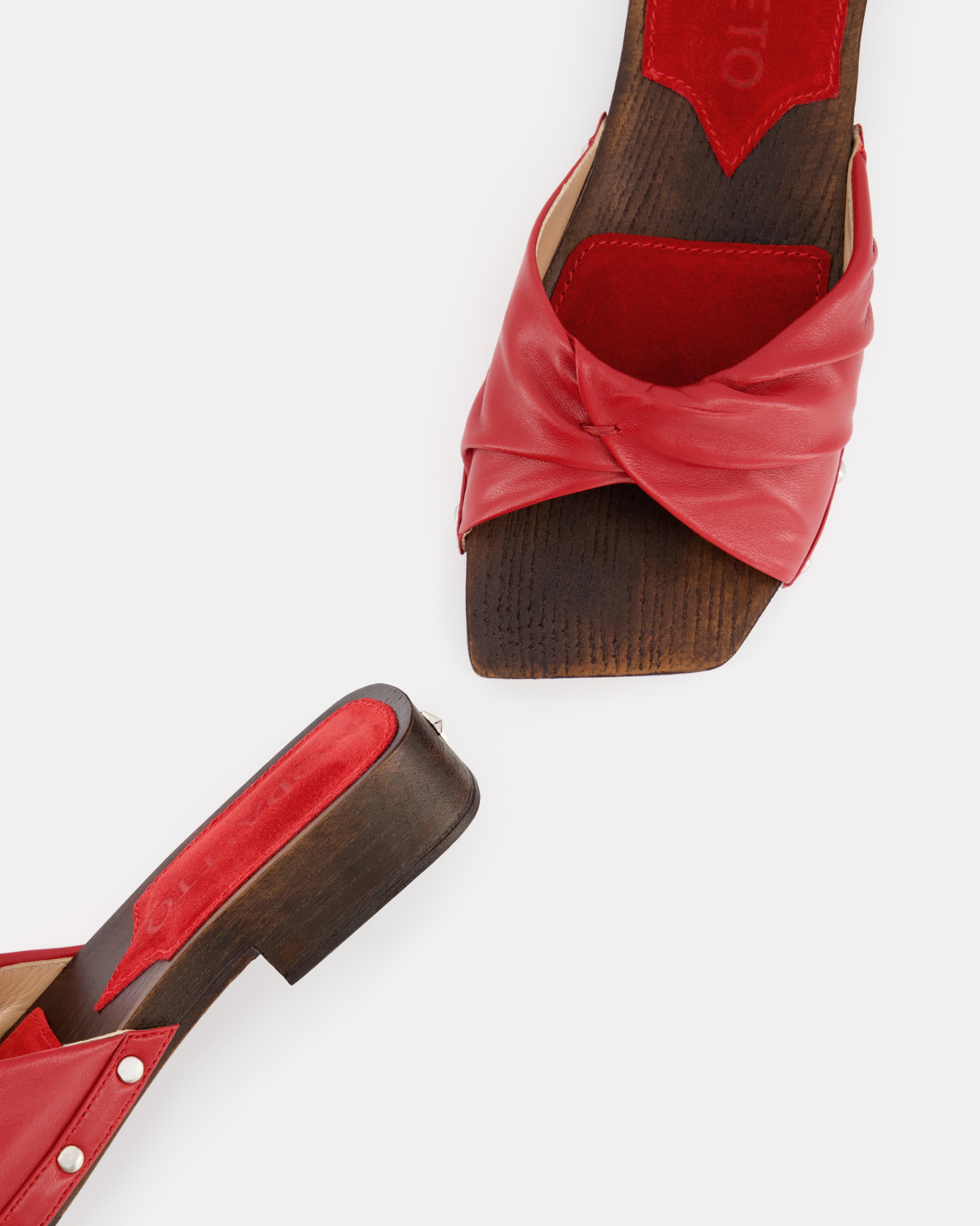 Nodaleto Bulla Mellow Flat Clog Midnight Red Leder