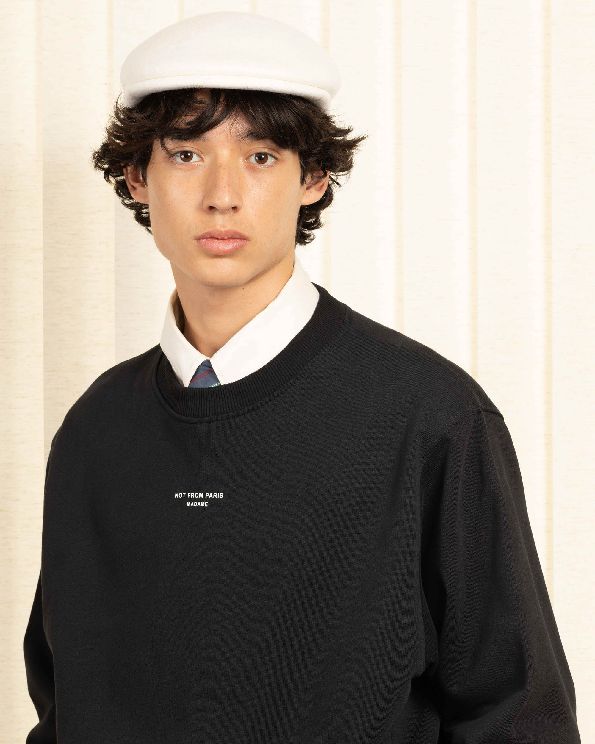 Drôle De Monsieur Slogan Classique Sweatshirt Schwarz Baumwolle