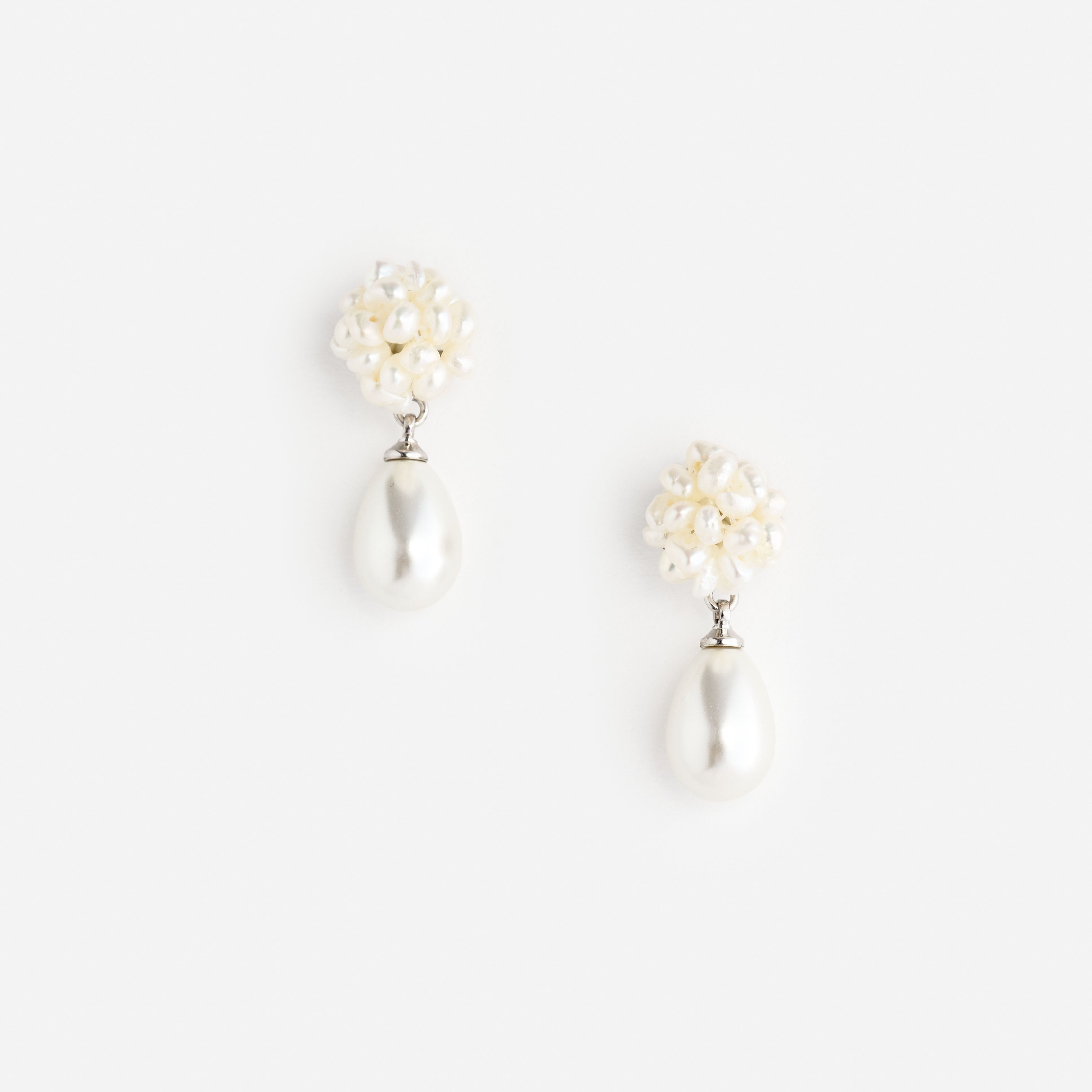 Self Portrait Pearl Cluster Ohrringe Creme Perlen One Size