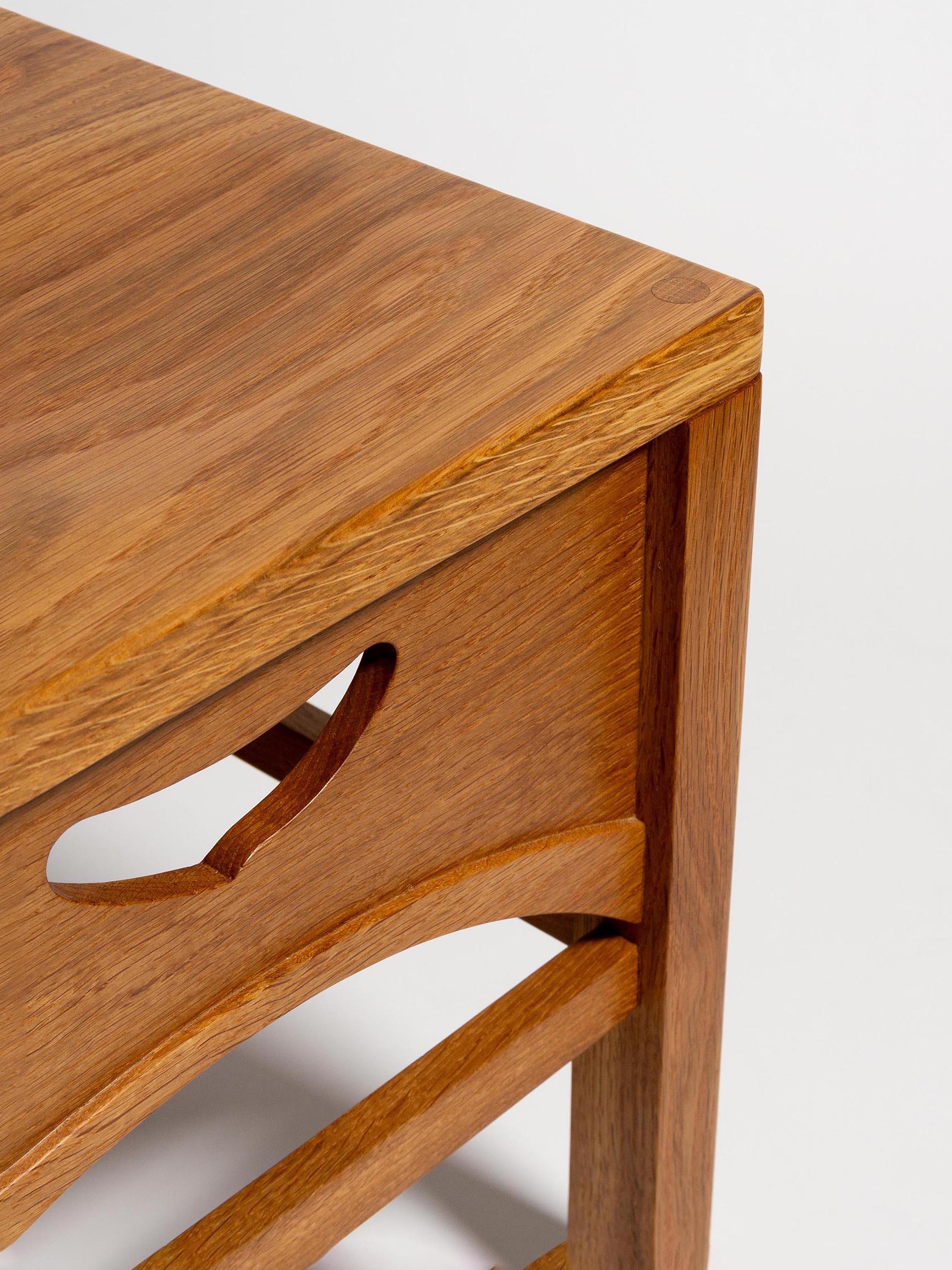 J.W. Anderson Mackintosh Hocker Eiche geölt Holz