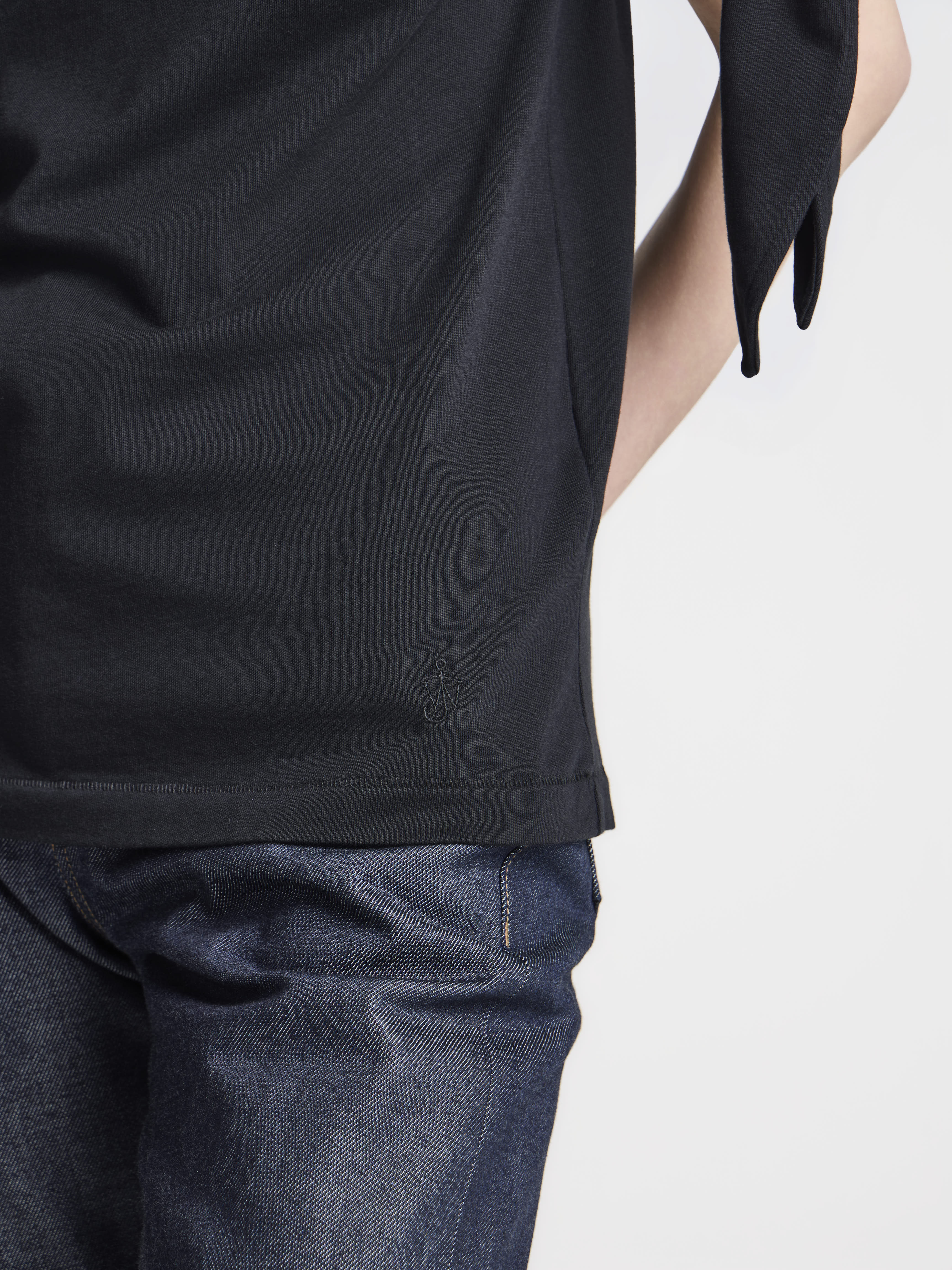 J.W.Anderson Shirts Knotted Sleeve T-Shirt Damen Schwarz Anker-Stick