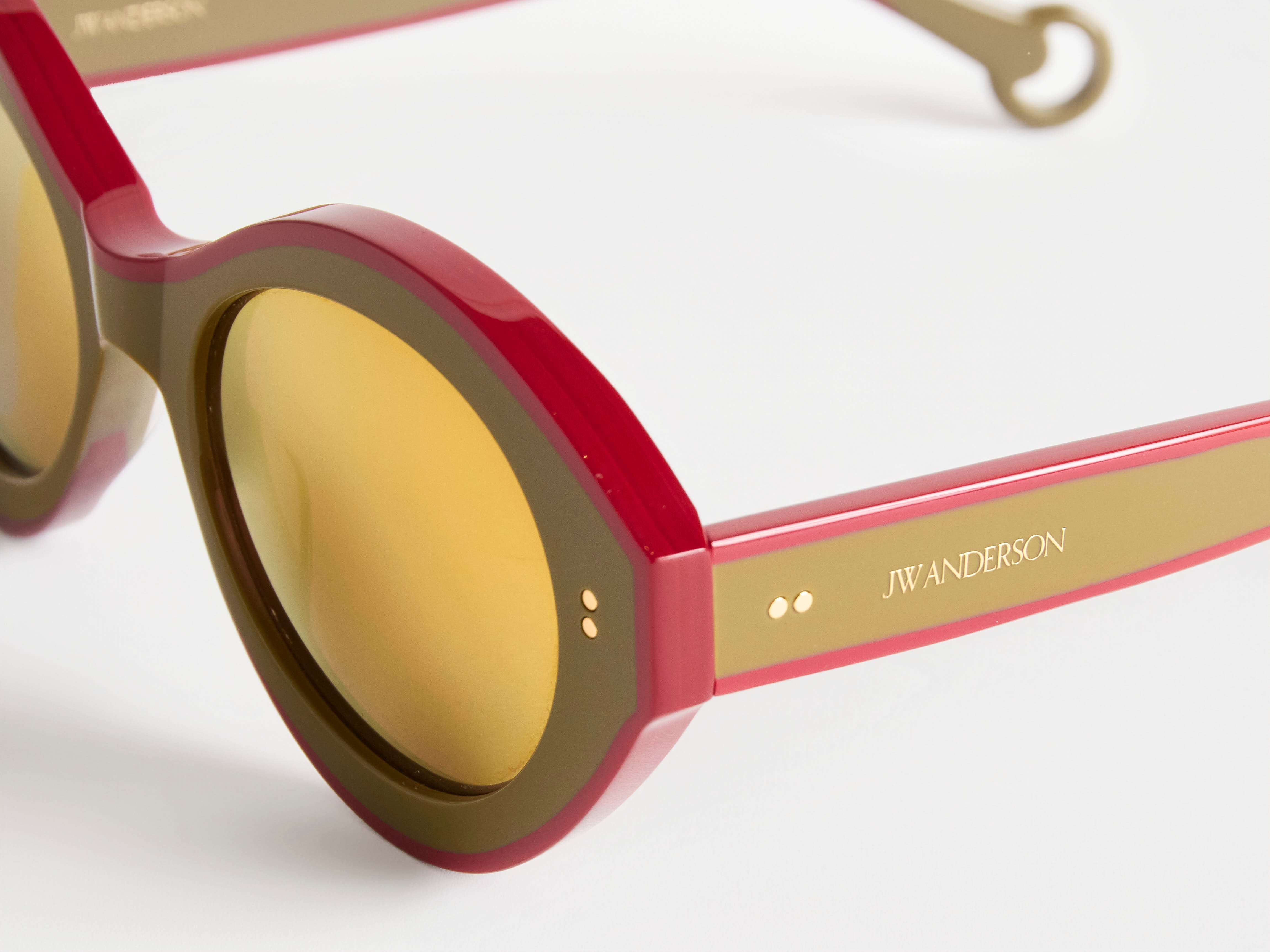 J.W.Anderson JWA07 Bumper Sonnenbrille khaki bordeaux Acetat