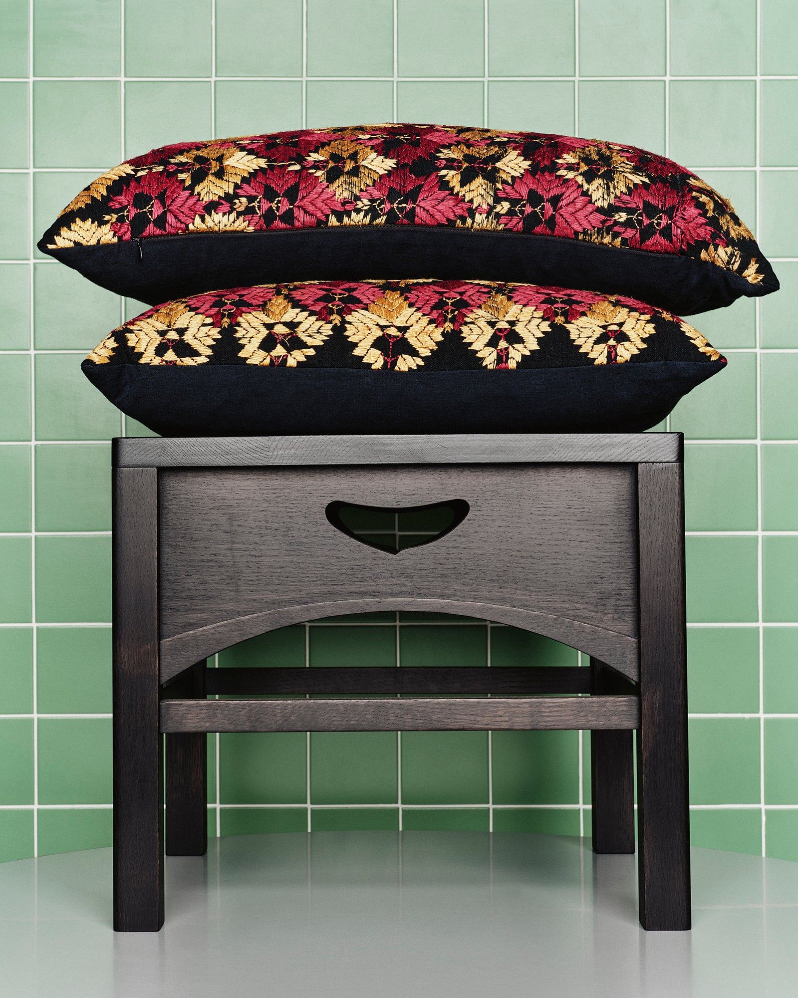 J.W.Anderson Mackintosh Stool Hocker Schwarz Eiche