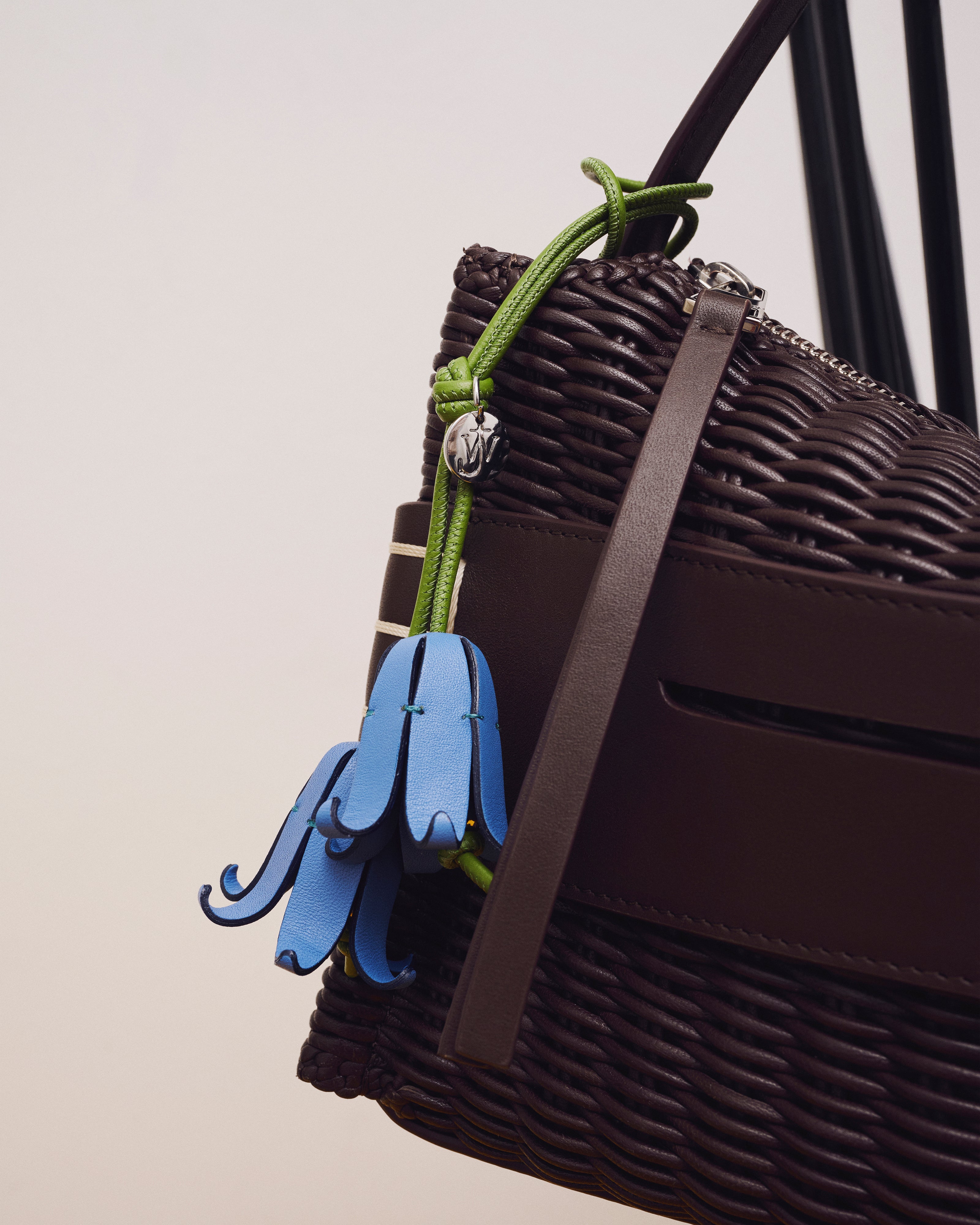 J.W.Anderson Bluebell Charm Blau Grün Leder Anhänger Blume