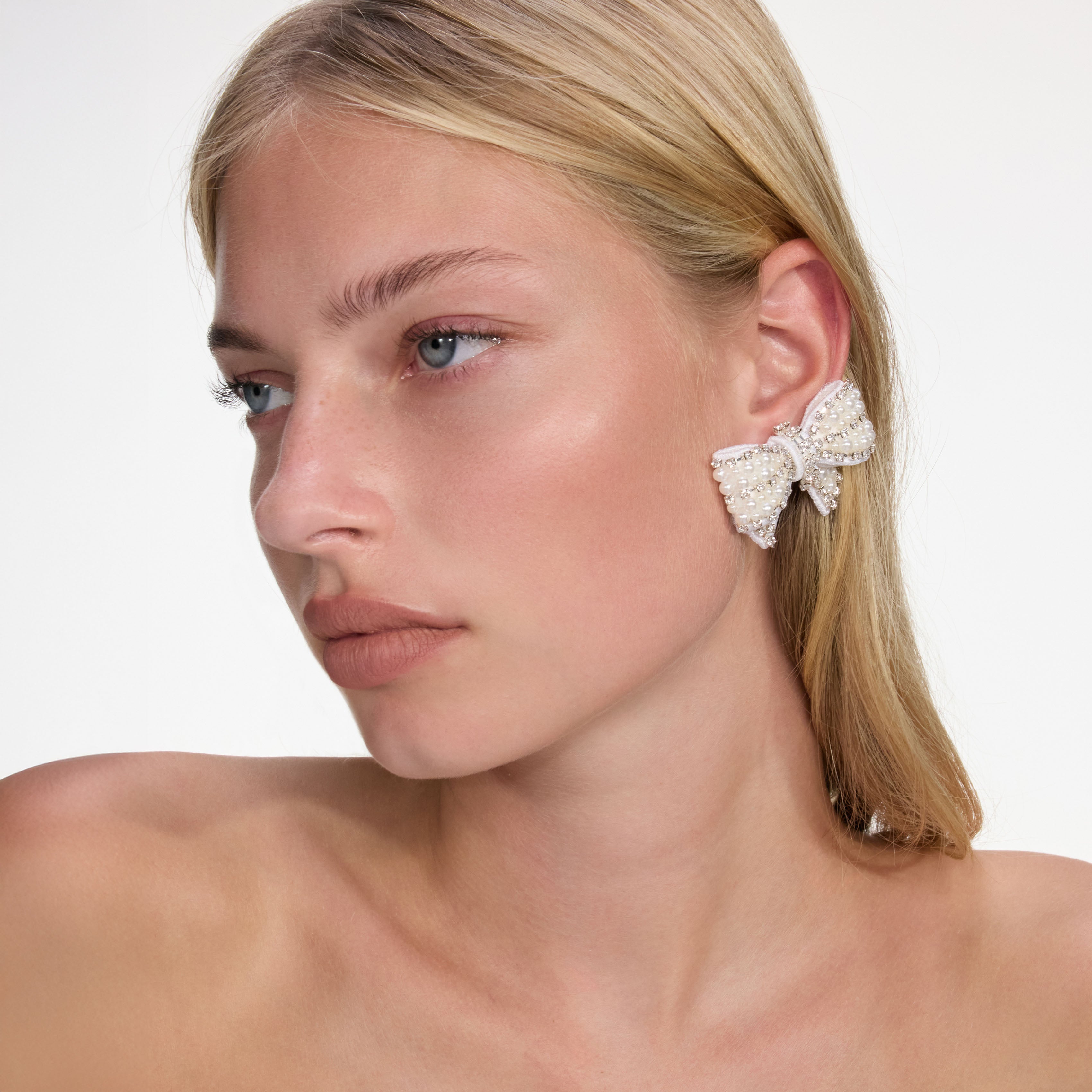Self Portrait Pearl Satin Bow Ohrringe Creme Pailletten