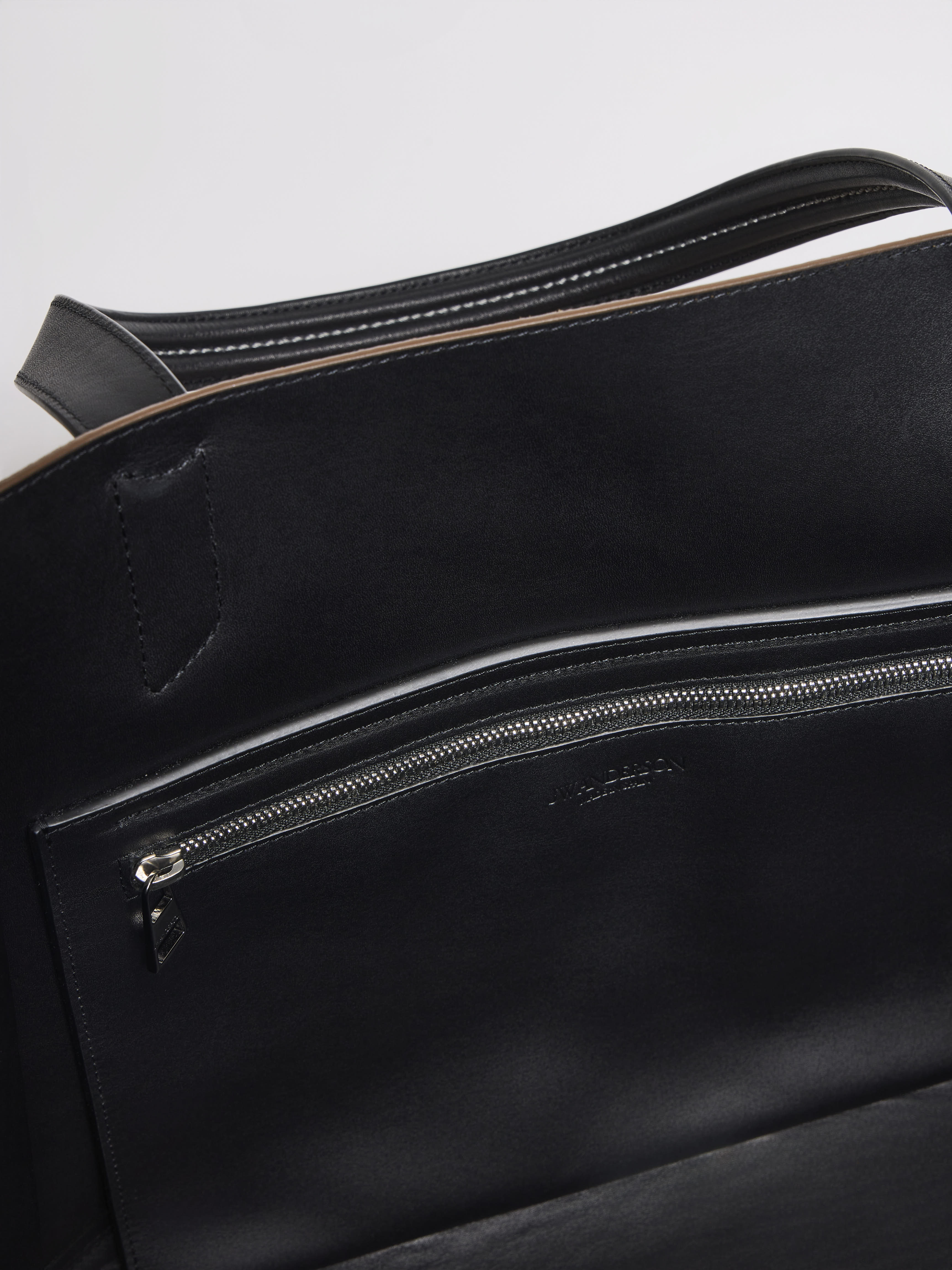 J.W.Anderson Loafer Cabas Tasche Karamell Wildleder Schwarz