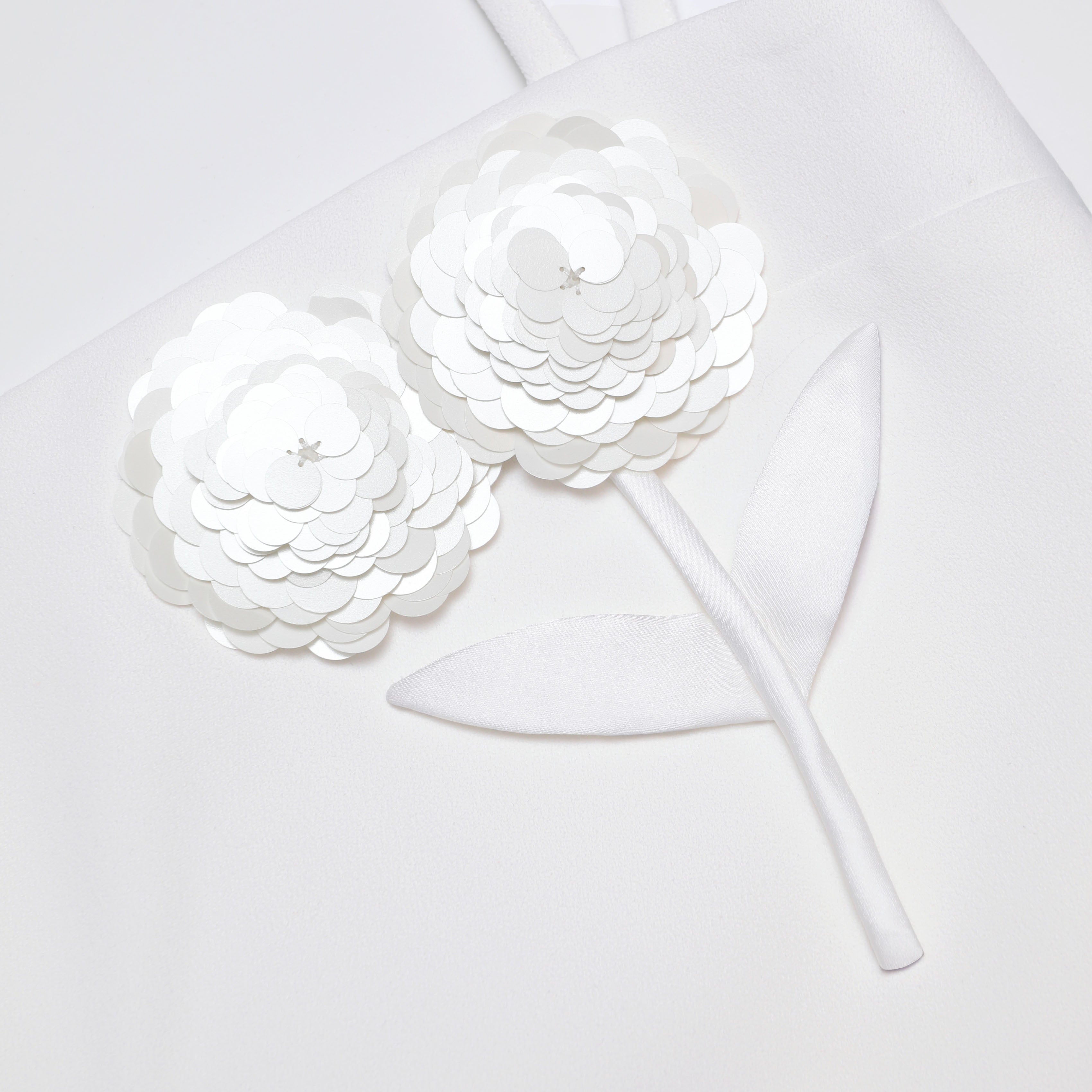 Self Portrait White Crepe 3D Sequin Flower Mini Kleid Weiß UK 8
