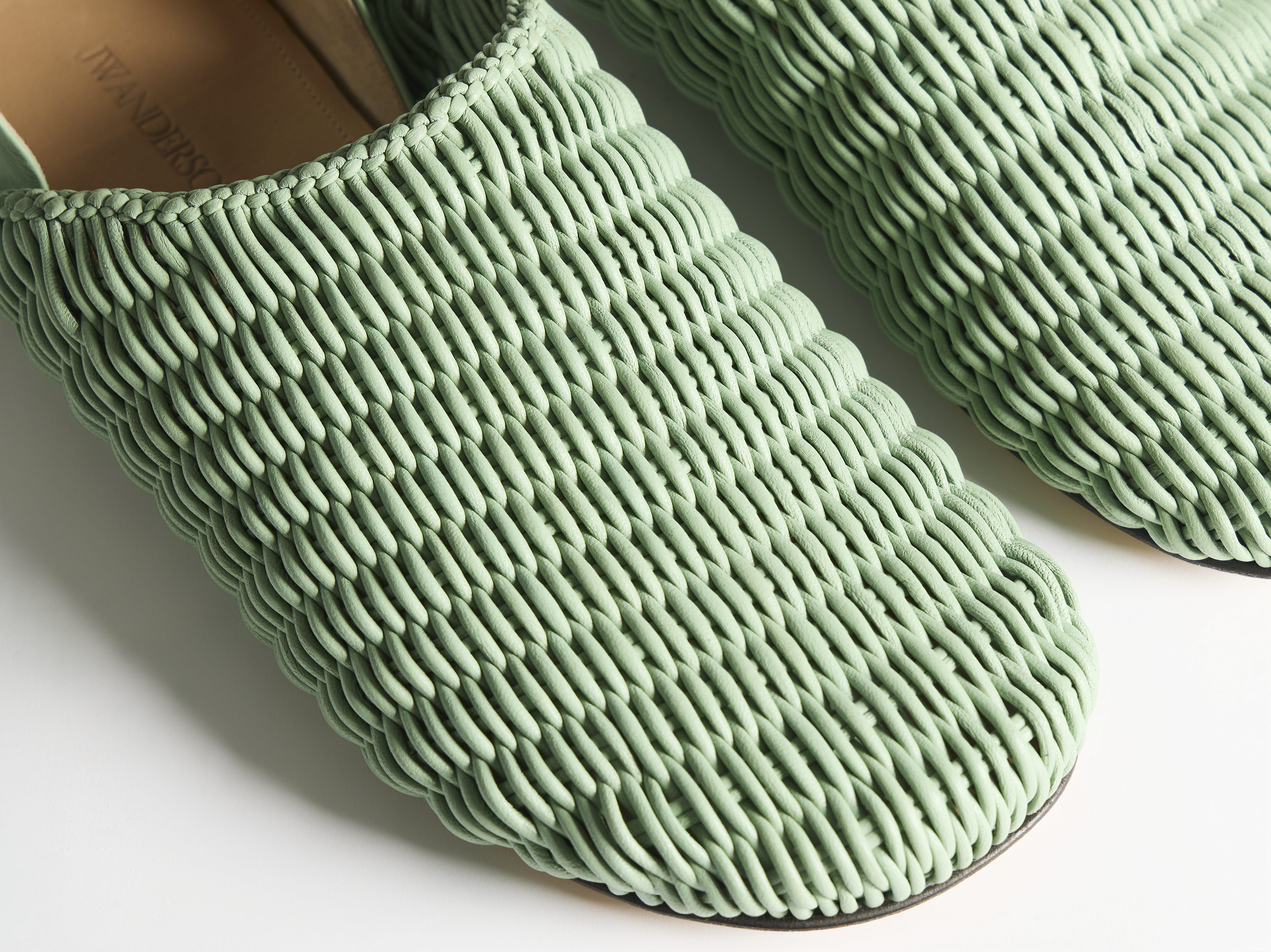 J.W.Anderson Slipper Mules Schuhe Salbeigrün Geflochten