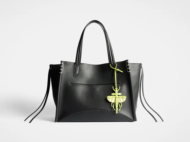 J.W.Anderson Bag Charms Leather Praying Mantis Taschenanhänger Leder