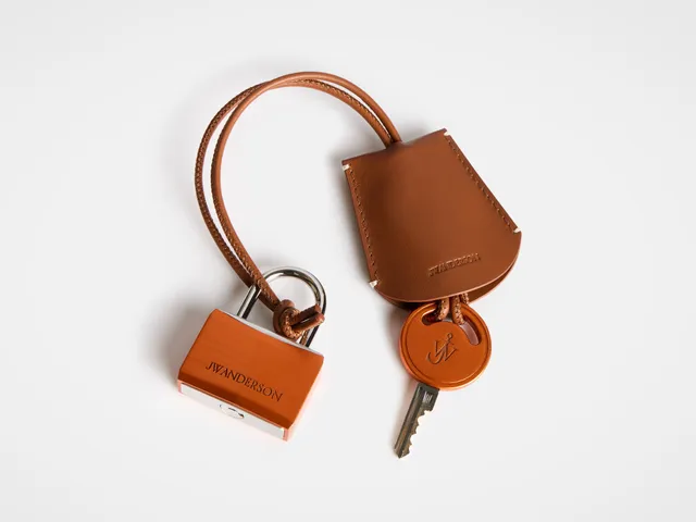 J.W.Anderson Padlock Charm Anhänger Orange Leder