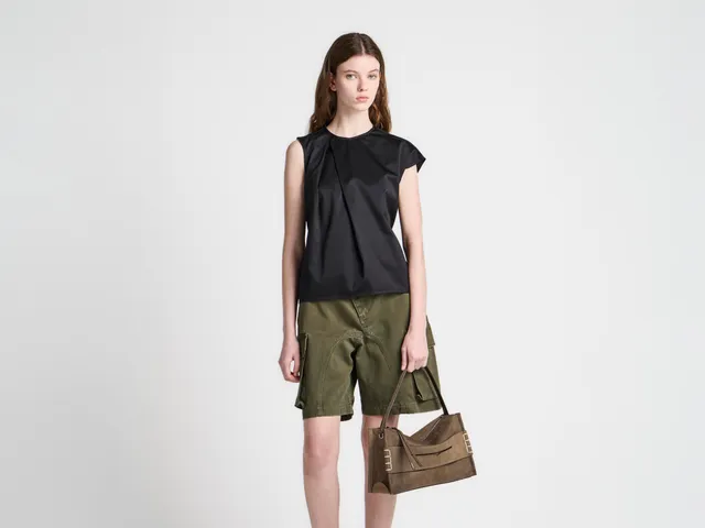 J.W. Anderson Sculptural Sleeveless Top Schwarz Satin