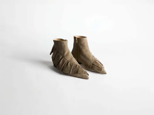 J.W.Anderson Ruffle Boots Stiefel Damen Grau Wildleder