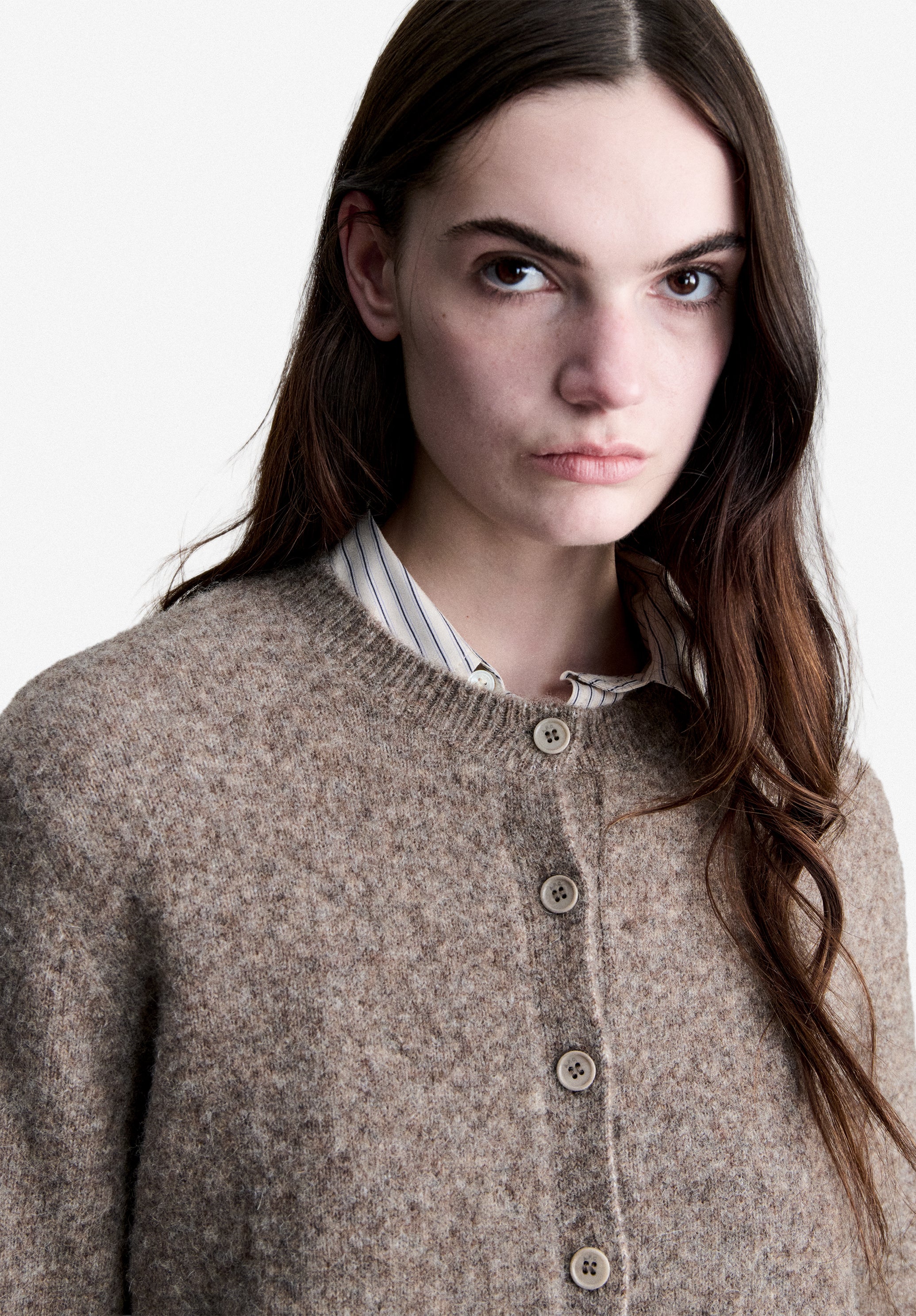 A.P.C. Cardigan Taupe Alpakawolle Rundhals Knöpfe